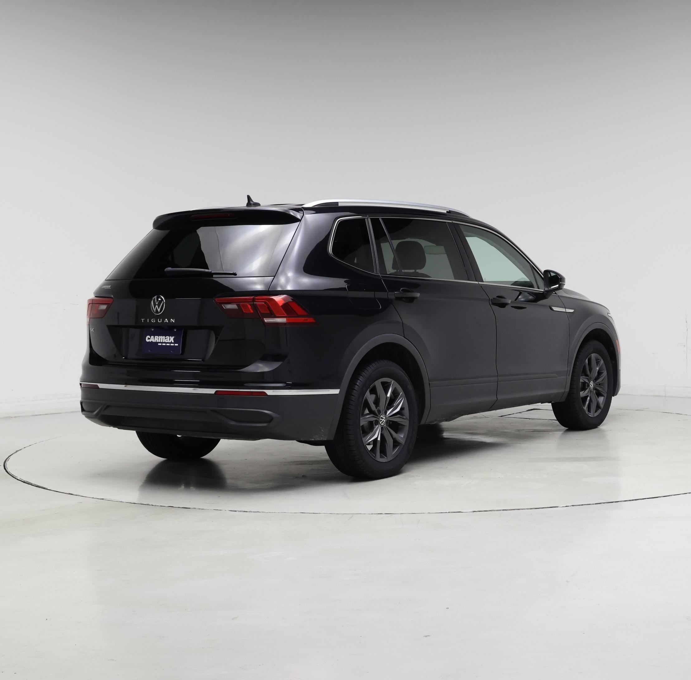 Thumbnail: 2022 Volkswagen Tiguan - 8