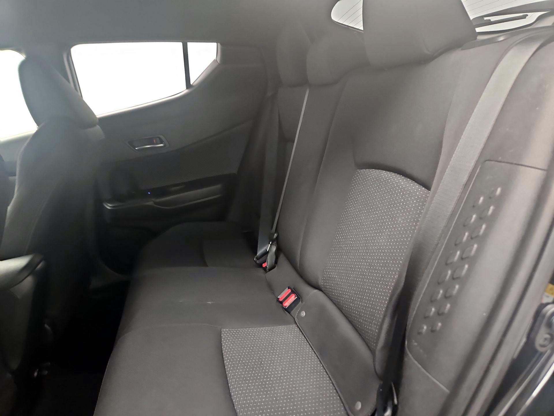 Thumbnail: 2018 Toyota C-HR - 18