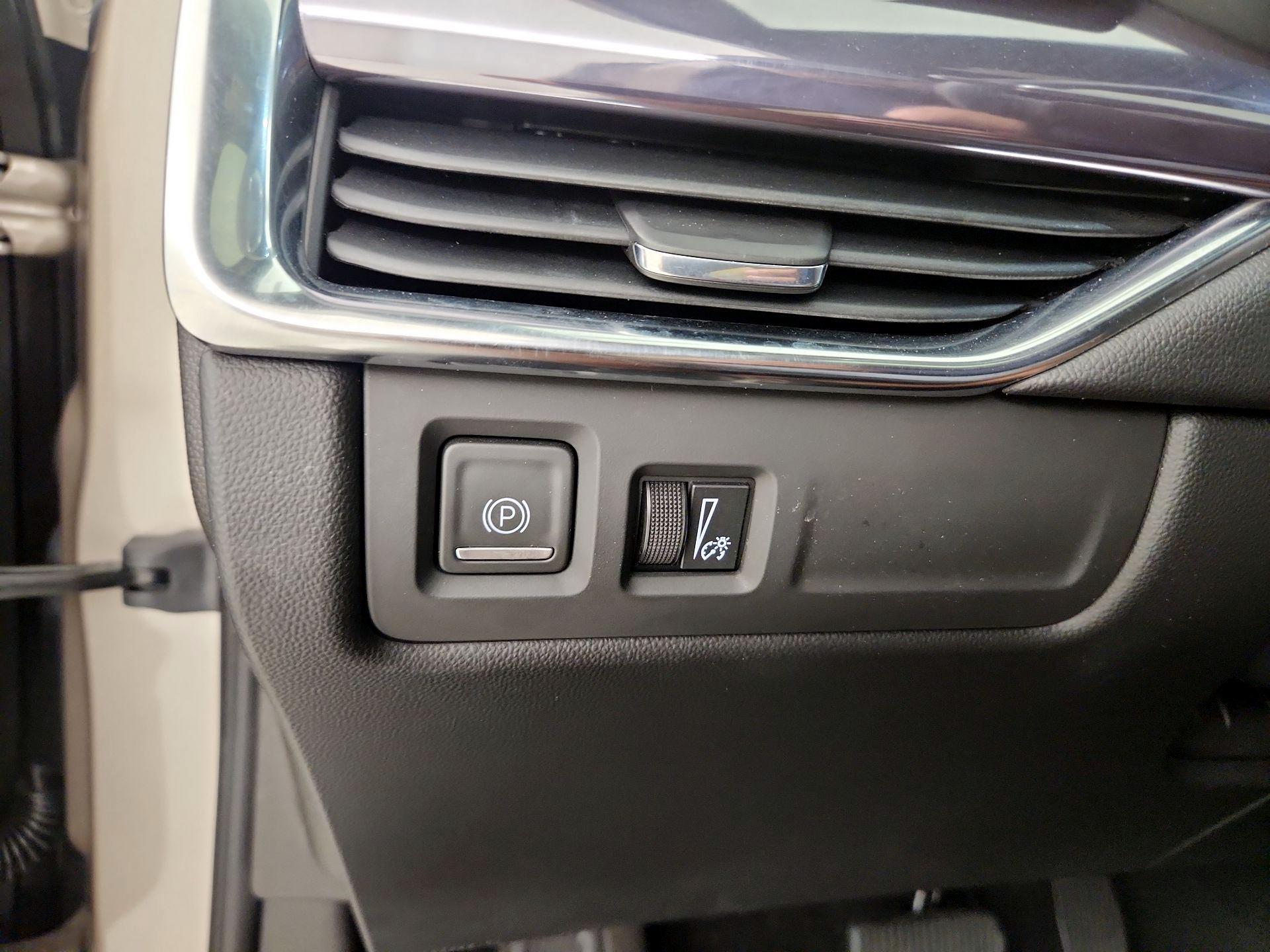 Thumbnail: 2022 Cadillac XT4 - 13