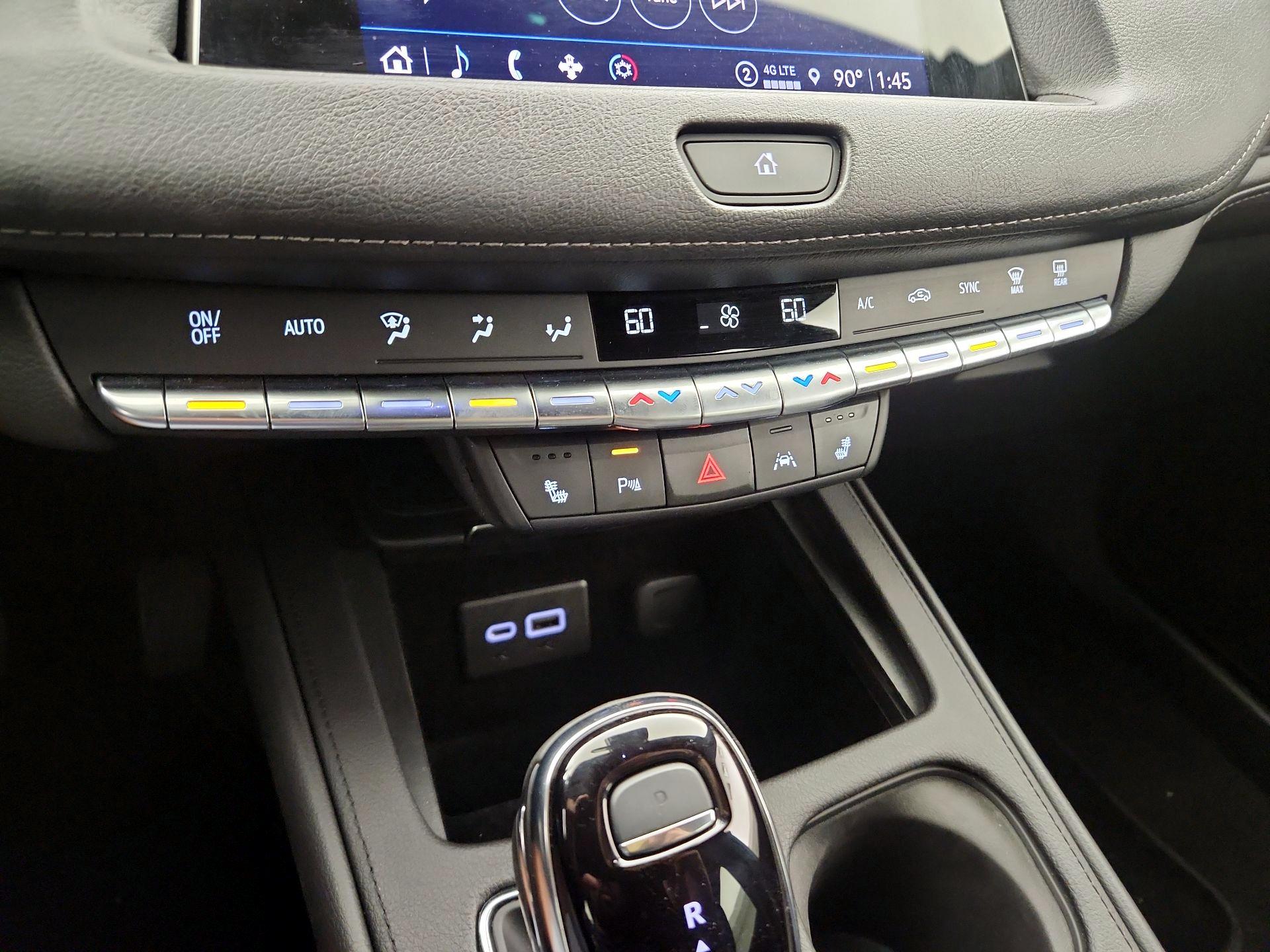 Thumbnail: 2022 Cadillac XT4 - 16