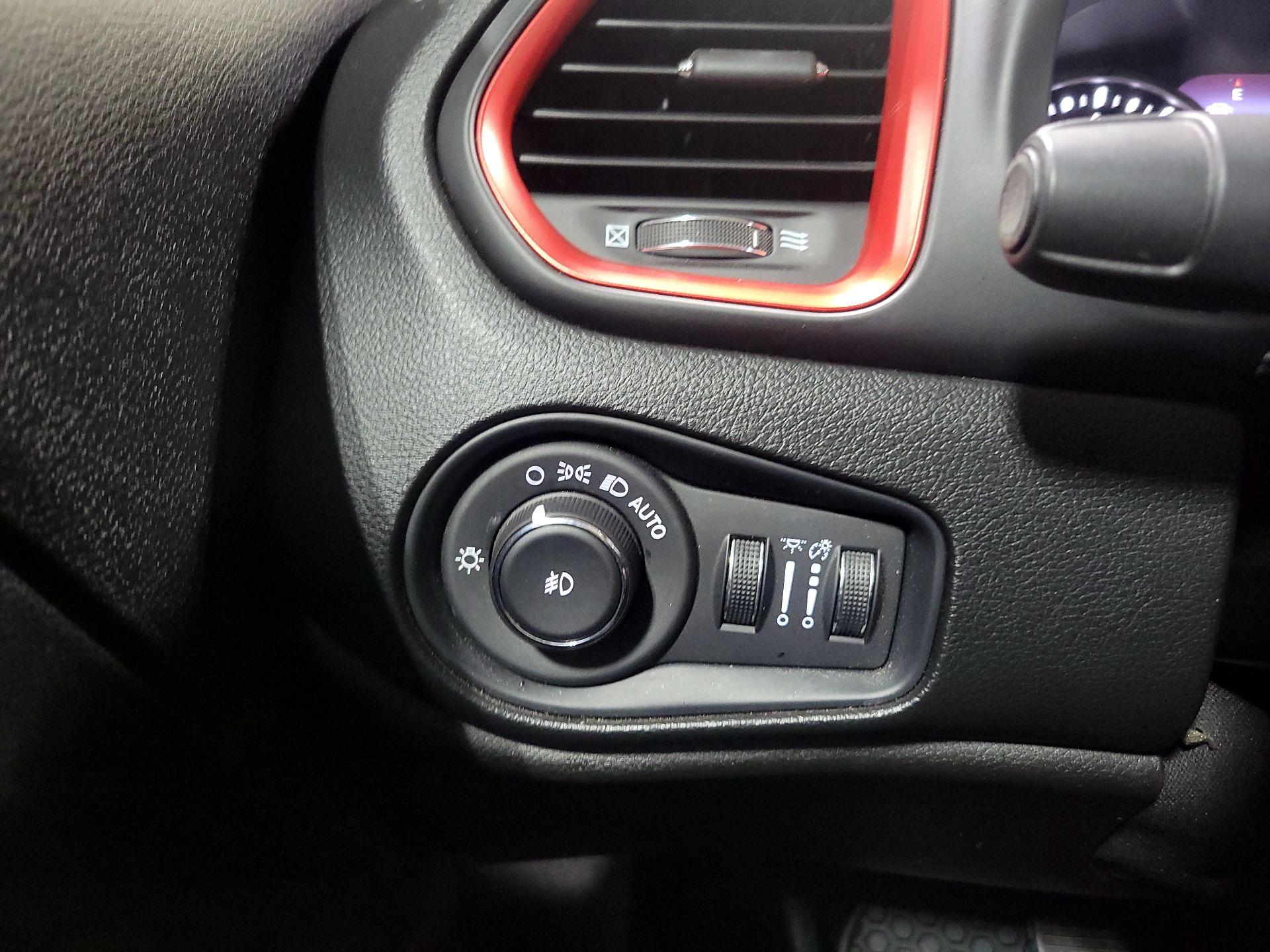 Thumbnail: 2021 Jeep Renegade - 13