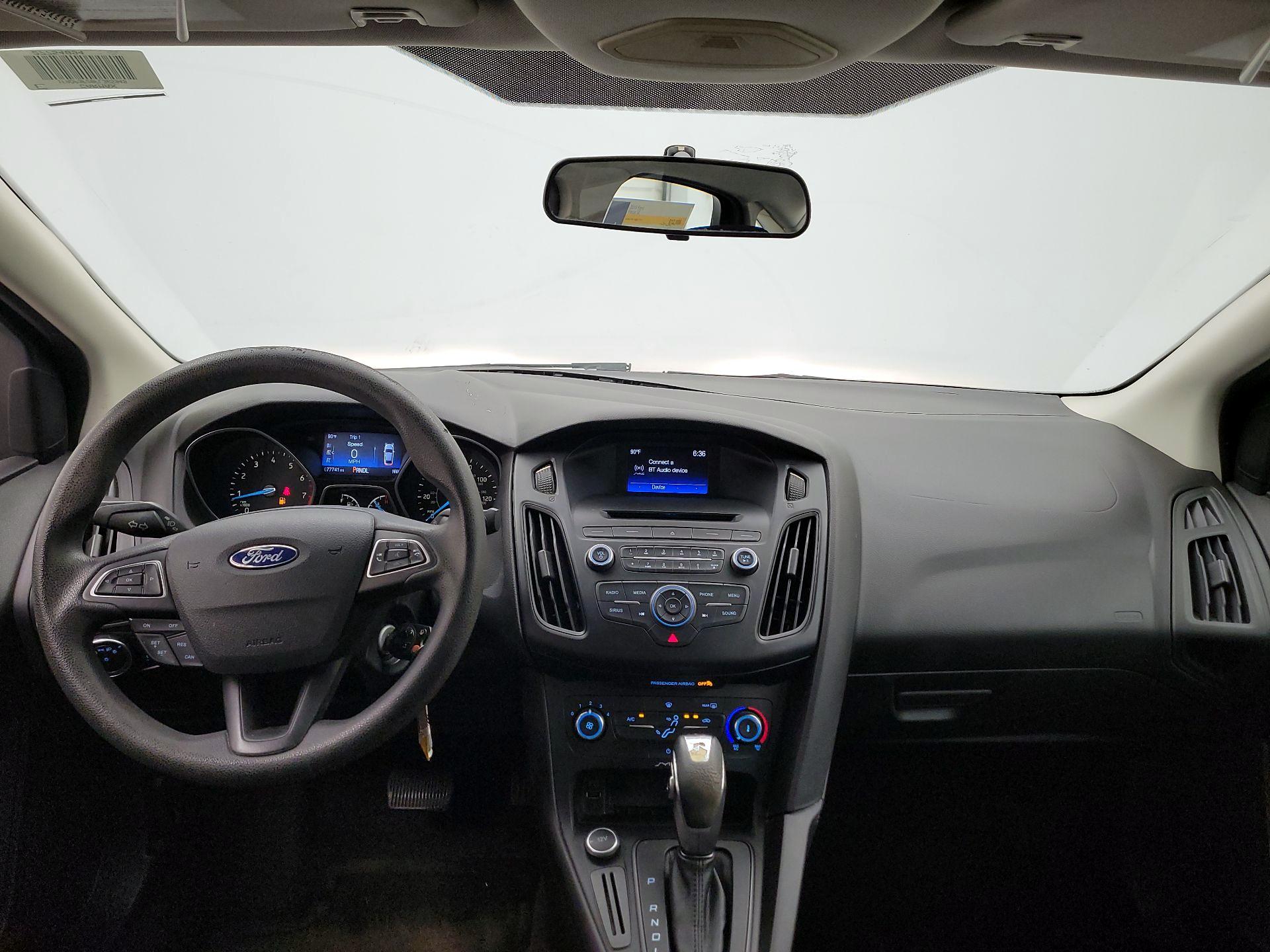 Thumbnail: 2015 Ford Focus - 9