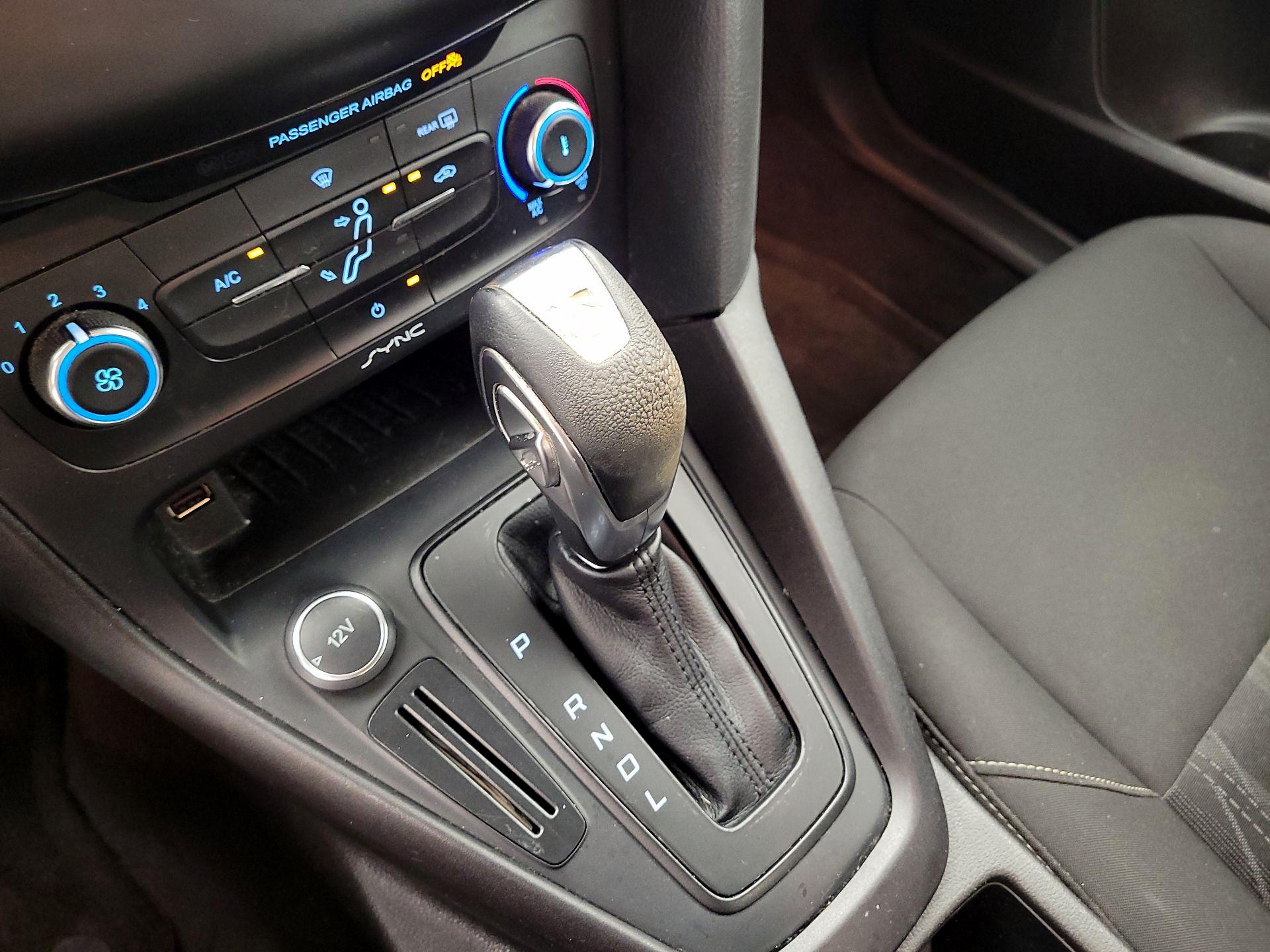 Thumbnail: 2015 Ford Focus - 17