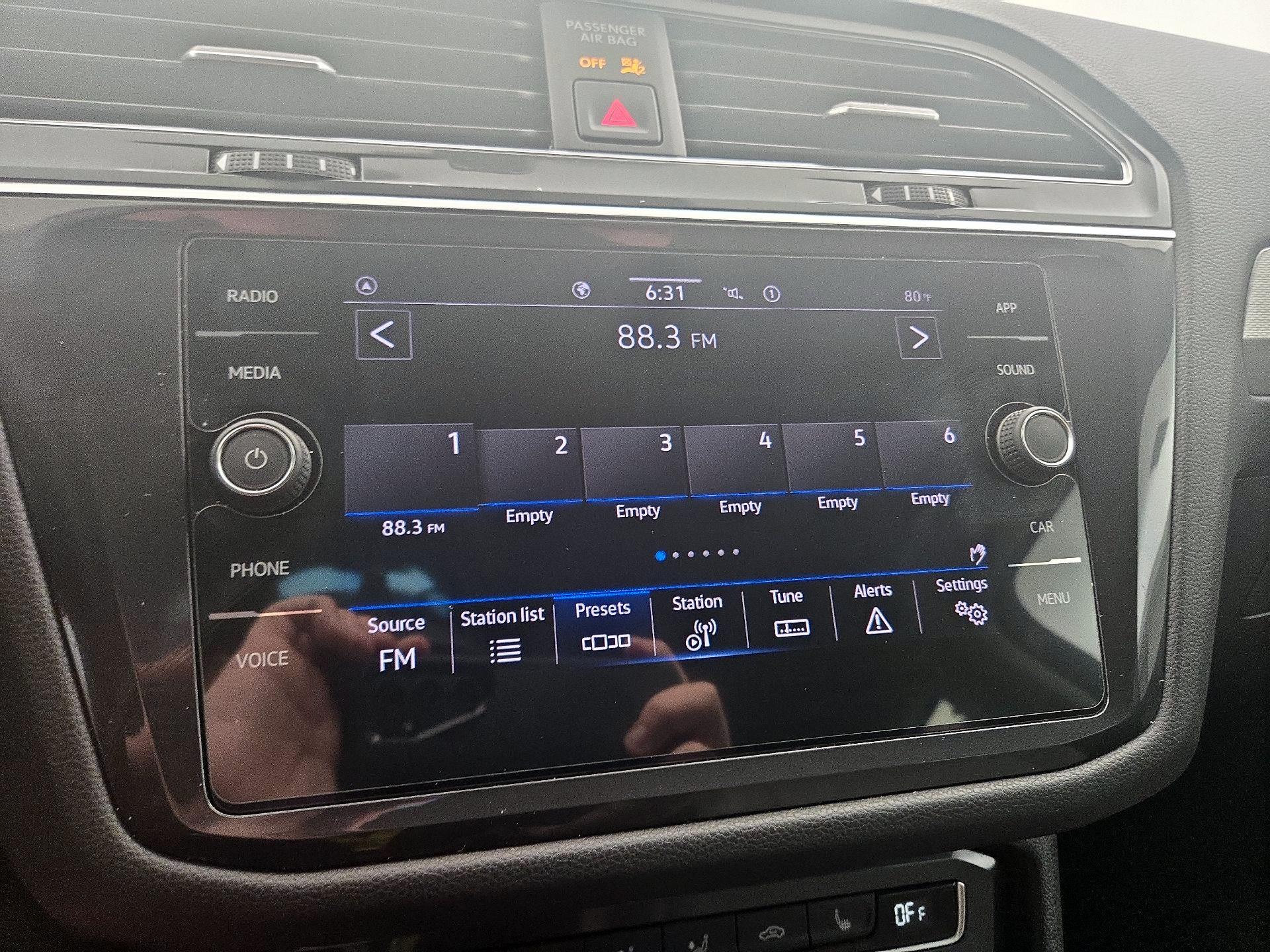 Thumbnail: 2021 Volkswagen Tiguan - 15