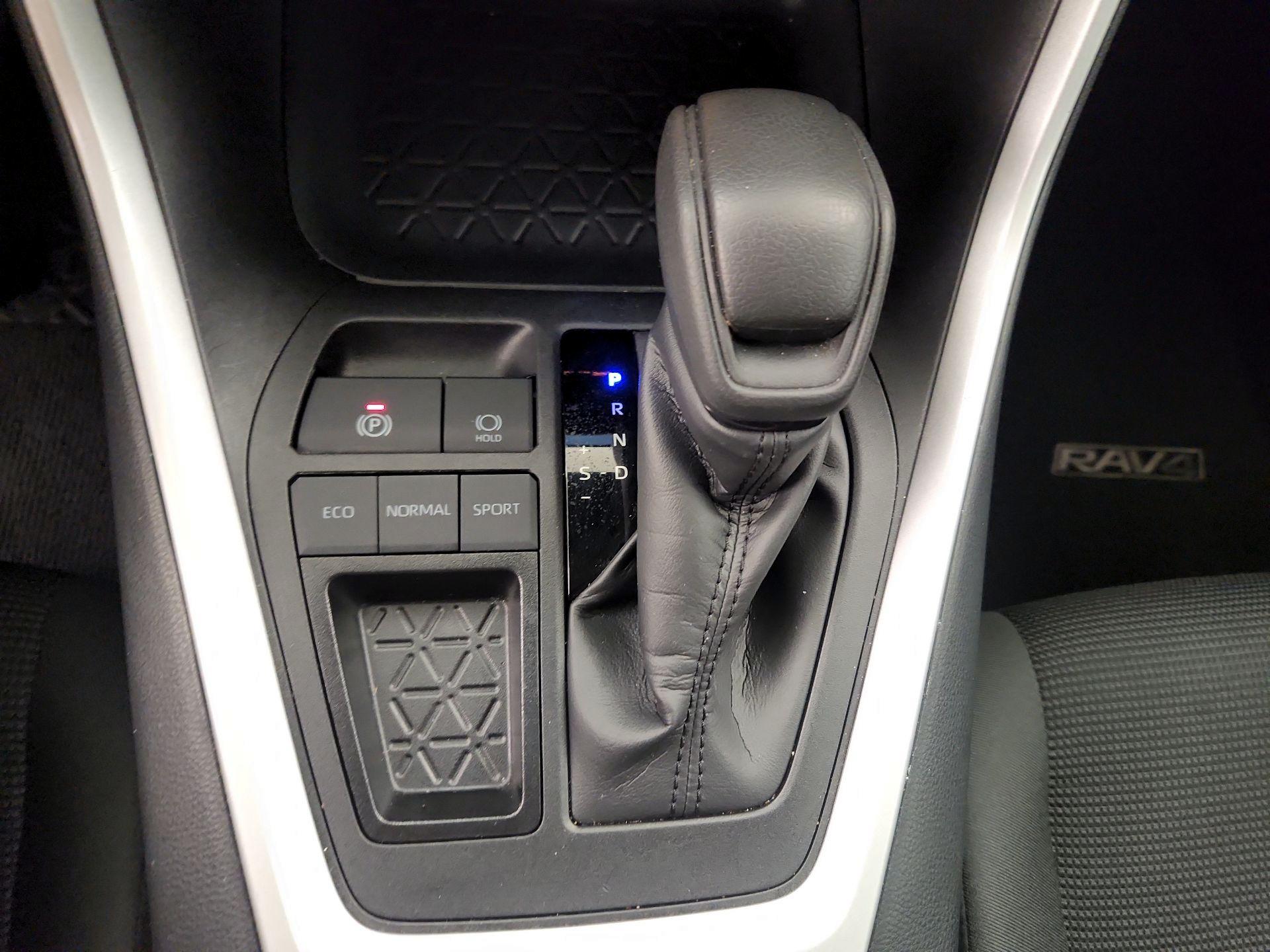 Thumbnail: 2024 Toyota RAV4 - 17