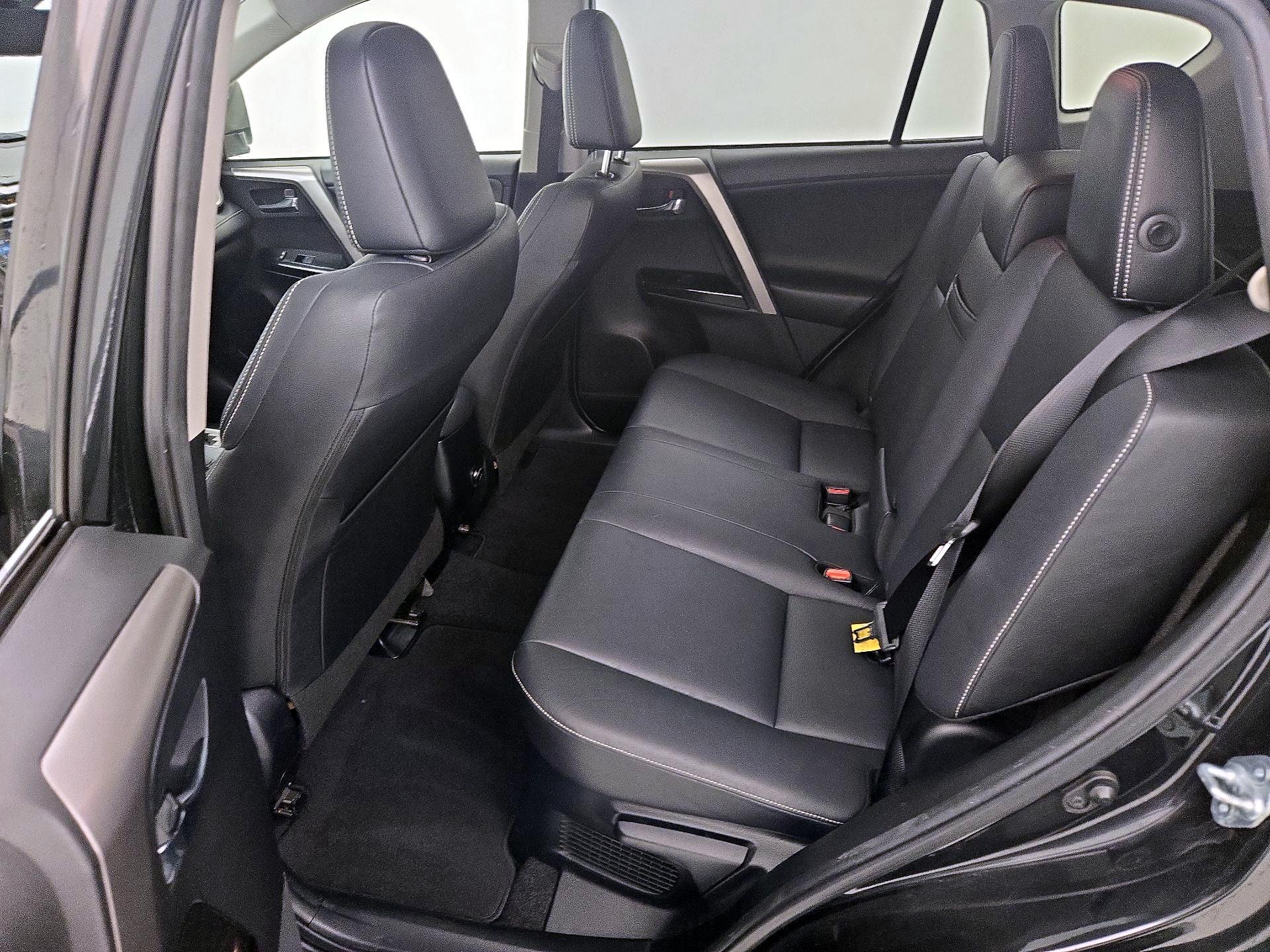 Thumbnail: 2017 Toyota RAV4 - 20