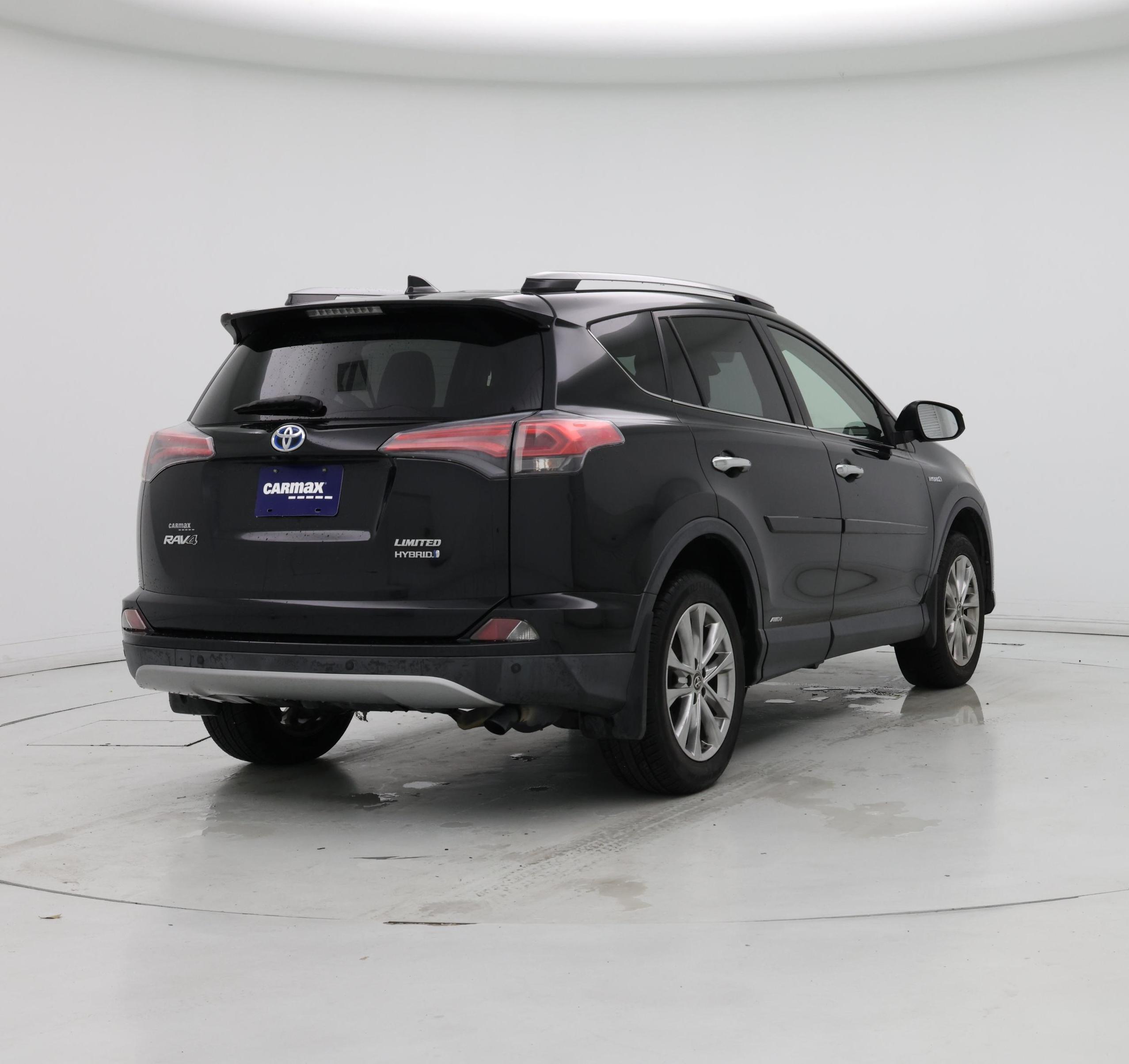 Thumbnail: 2017 Toyota RAV4 - 8