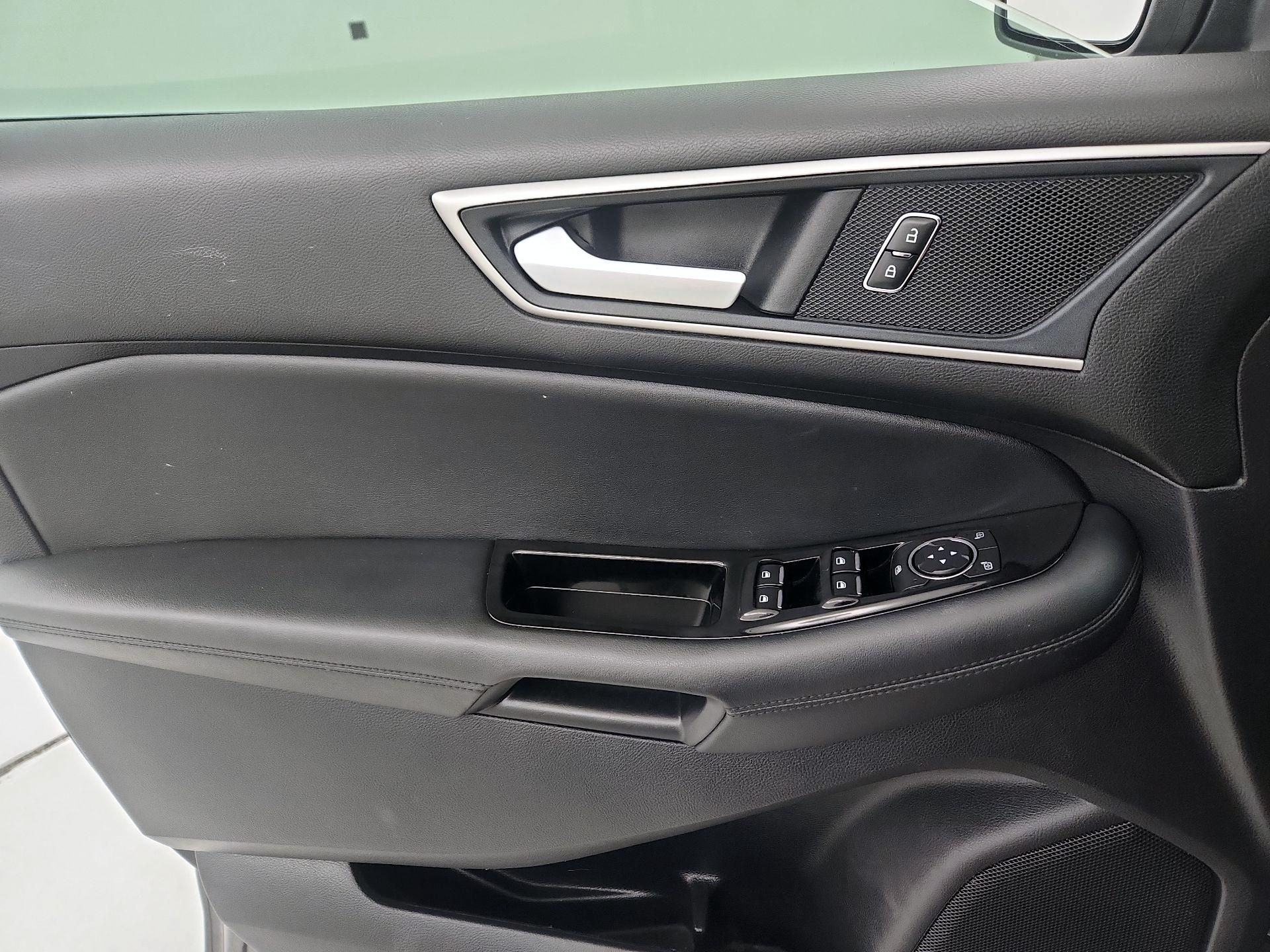 Thumbnail: 2020 Ford Edge - 12