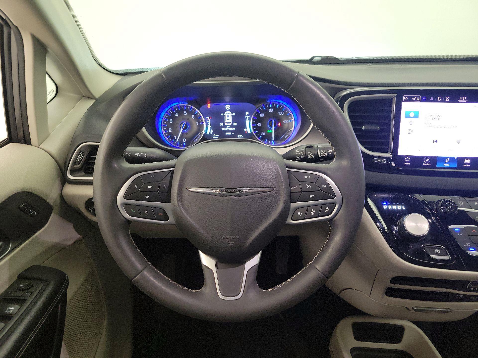 Thumbnail: 2022 Chrysler Pacifica - 10