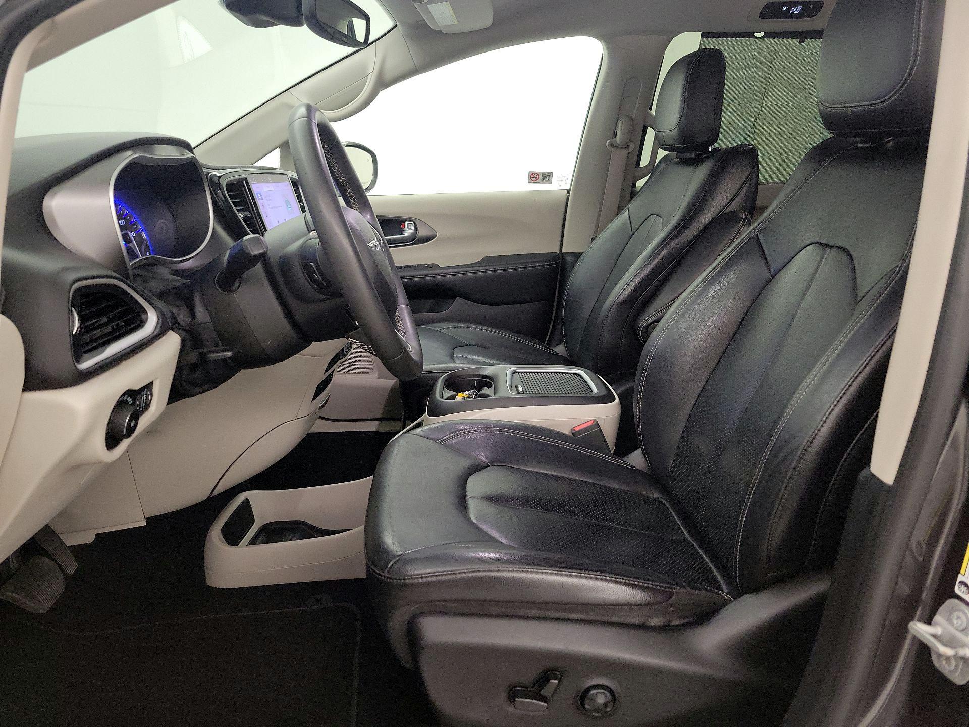 Thumbnail: 2022 Chrysler Pacifica - 11