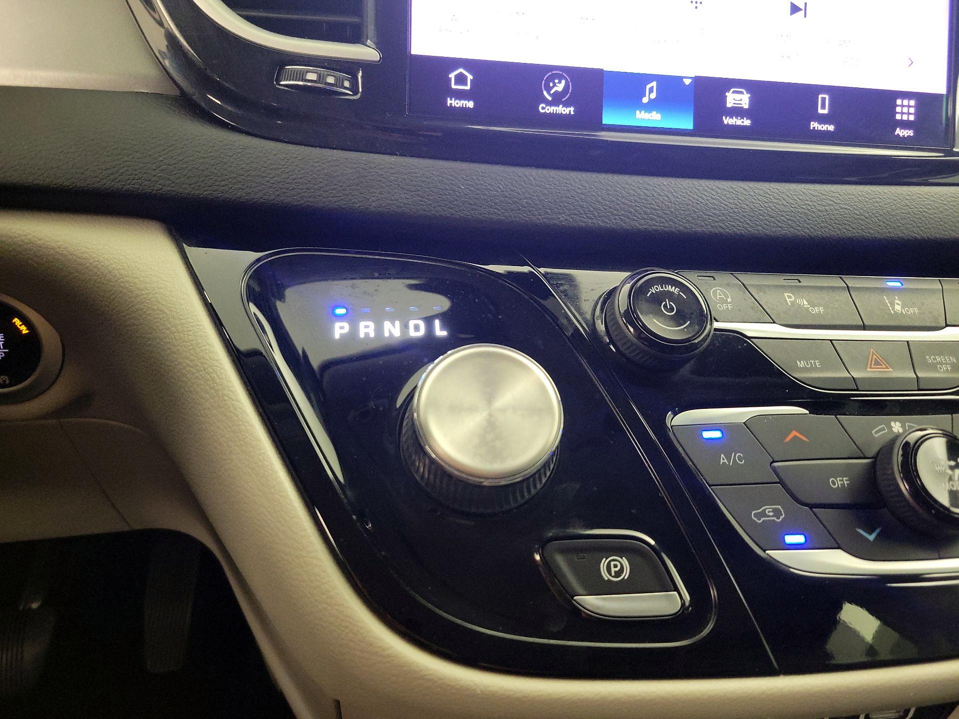 Thumbnail: 2022 Chrysler Pacifica - 17
