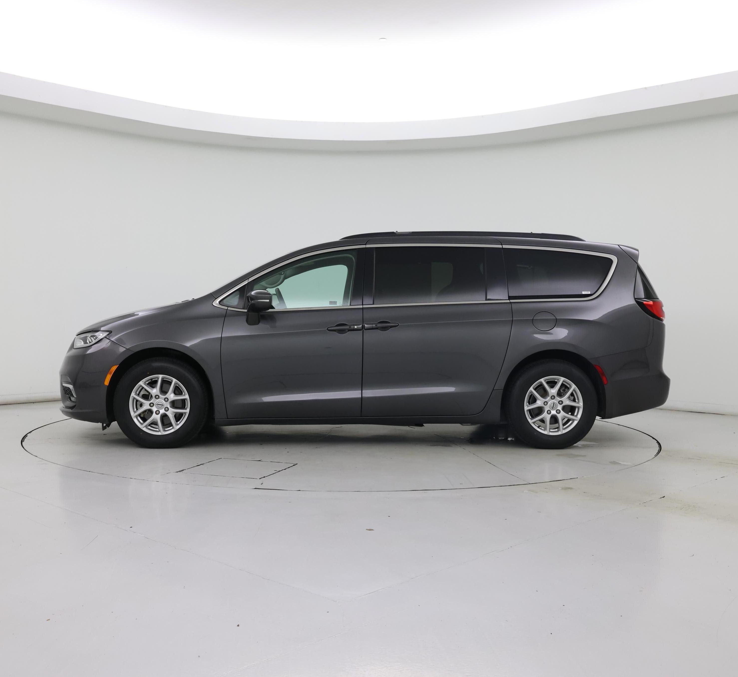 Thumbnail: 2022 Chrysler Pacifica - 3