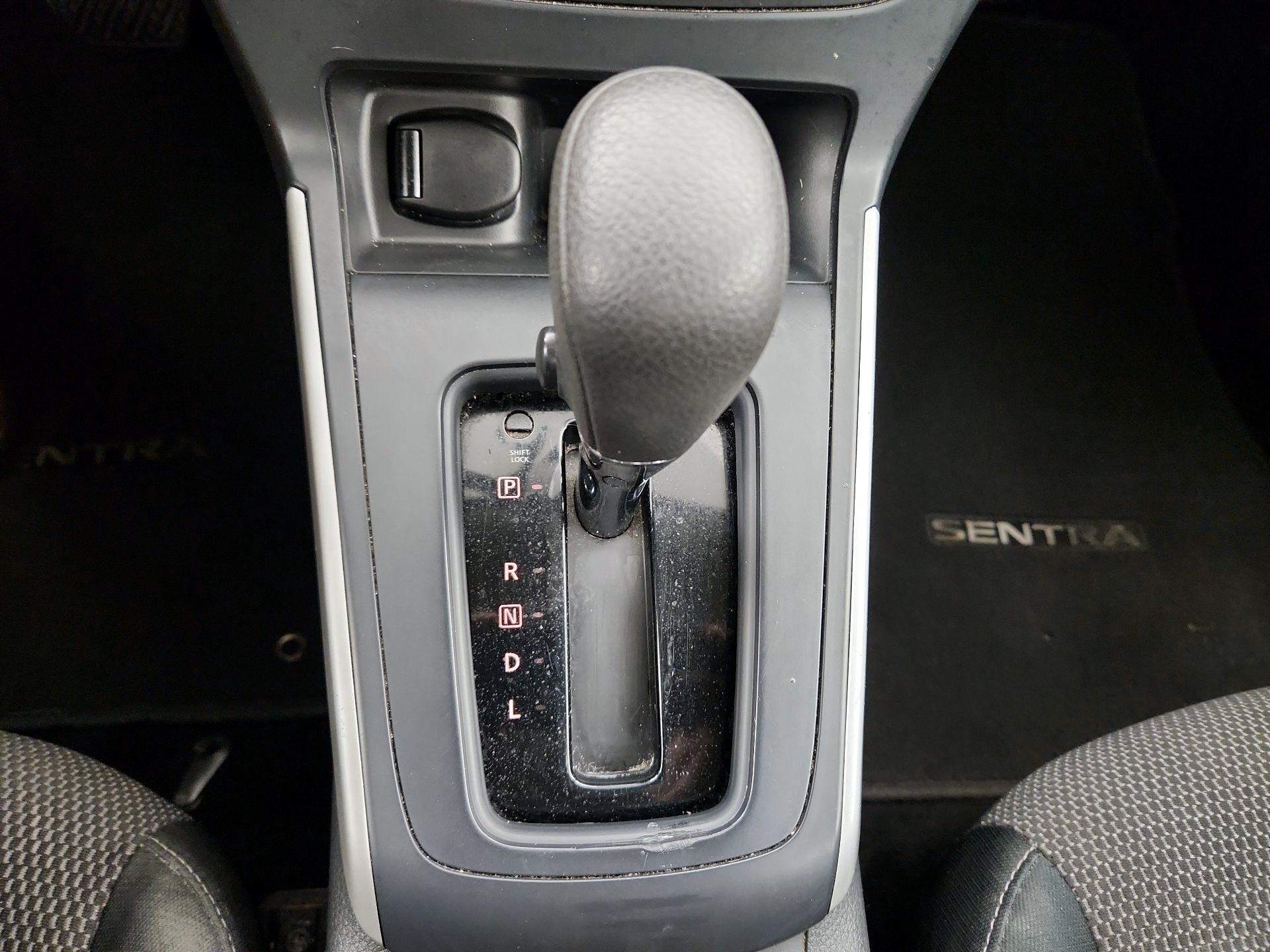 Thumbnail: 2019 Nissan Sentra - 17