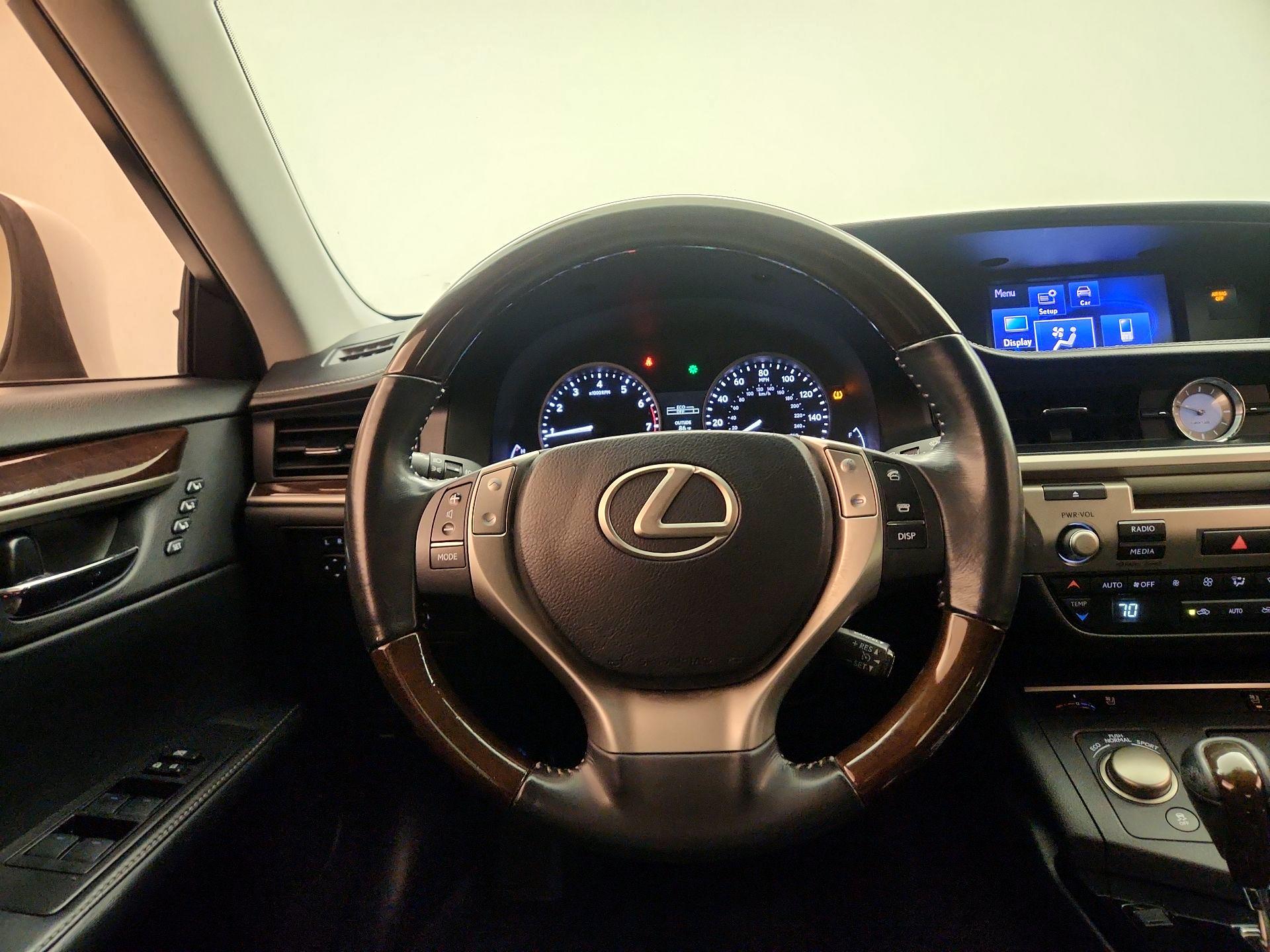Thumbnail: 2014 Lexus ES - 10