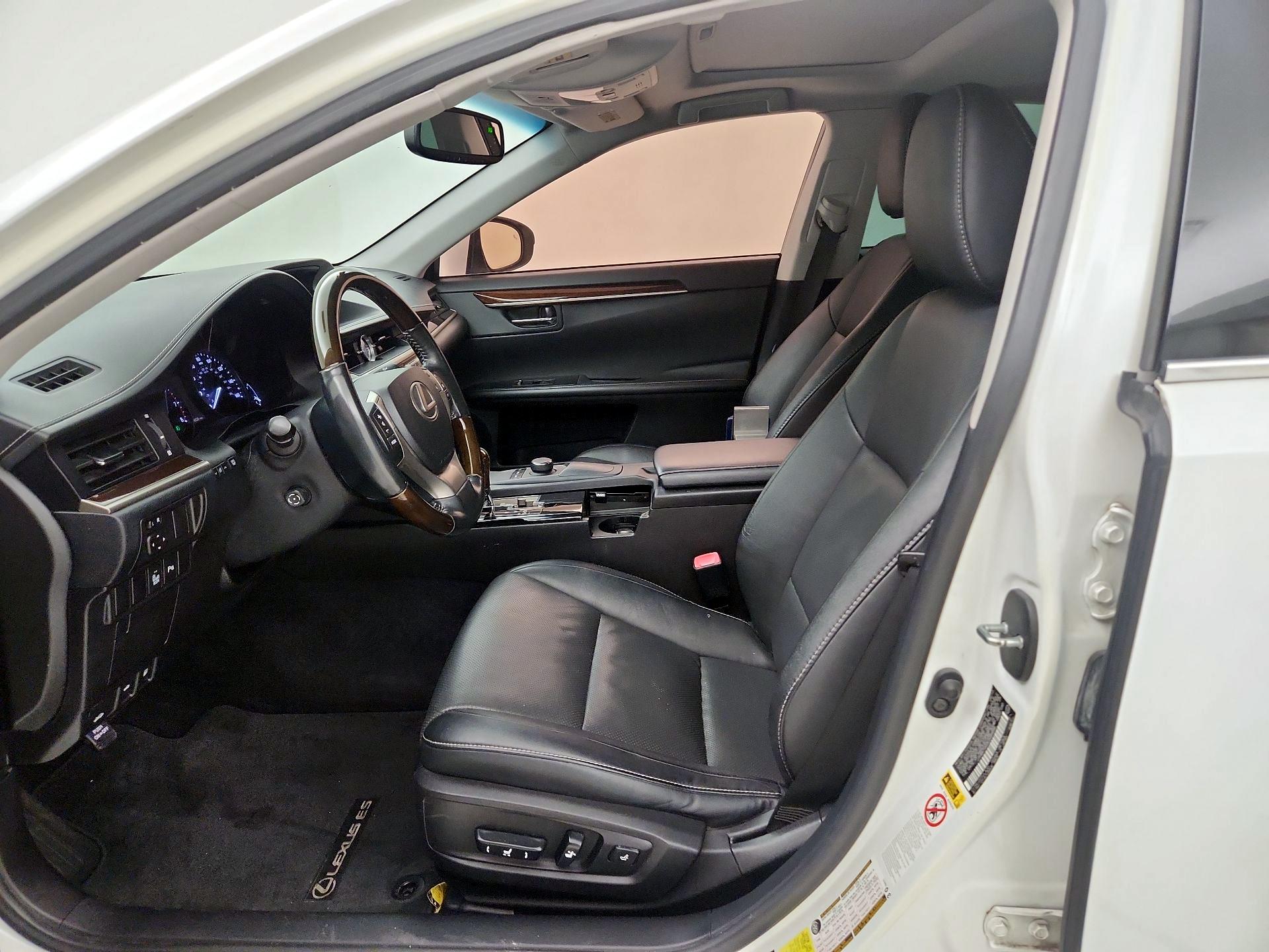 Thumbnail: 2014 Lexus ES - 11