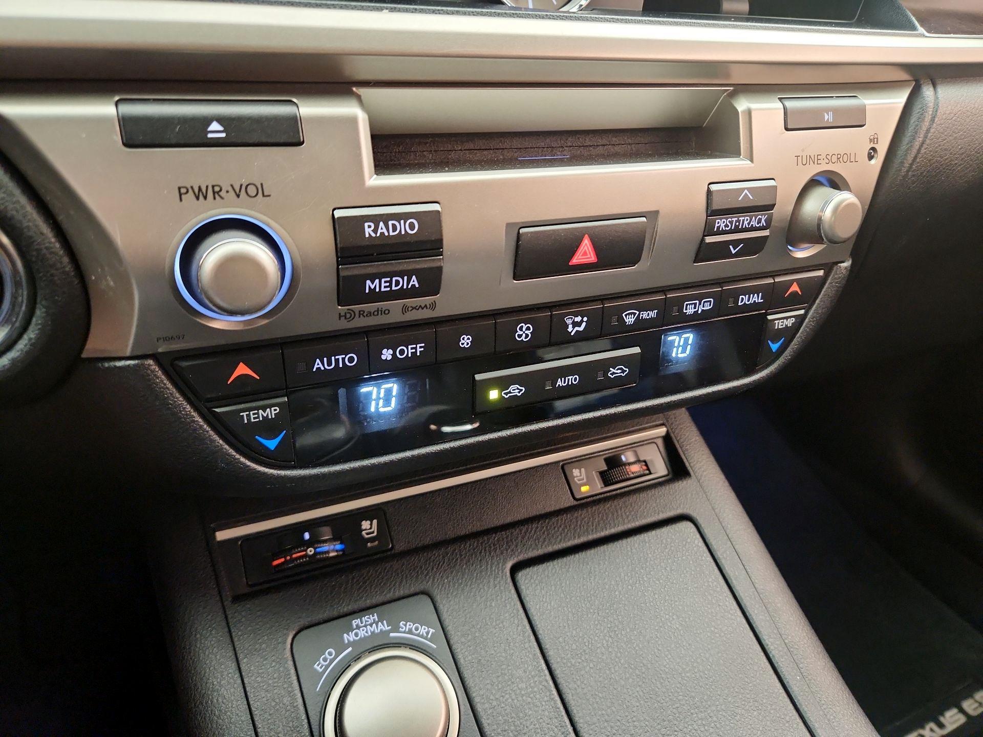 Thumbnail: 2014 Lexus ES - 16