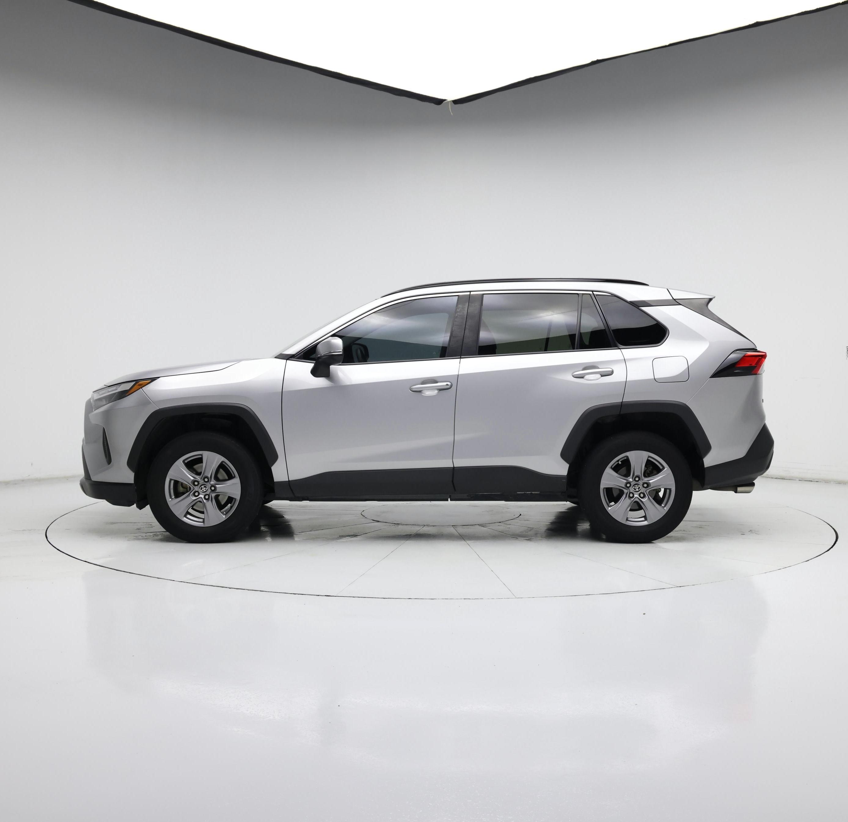 Thumbnail: 2022 Toyota RAV4 - 3