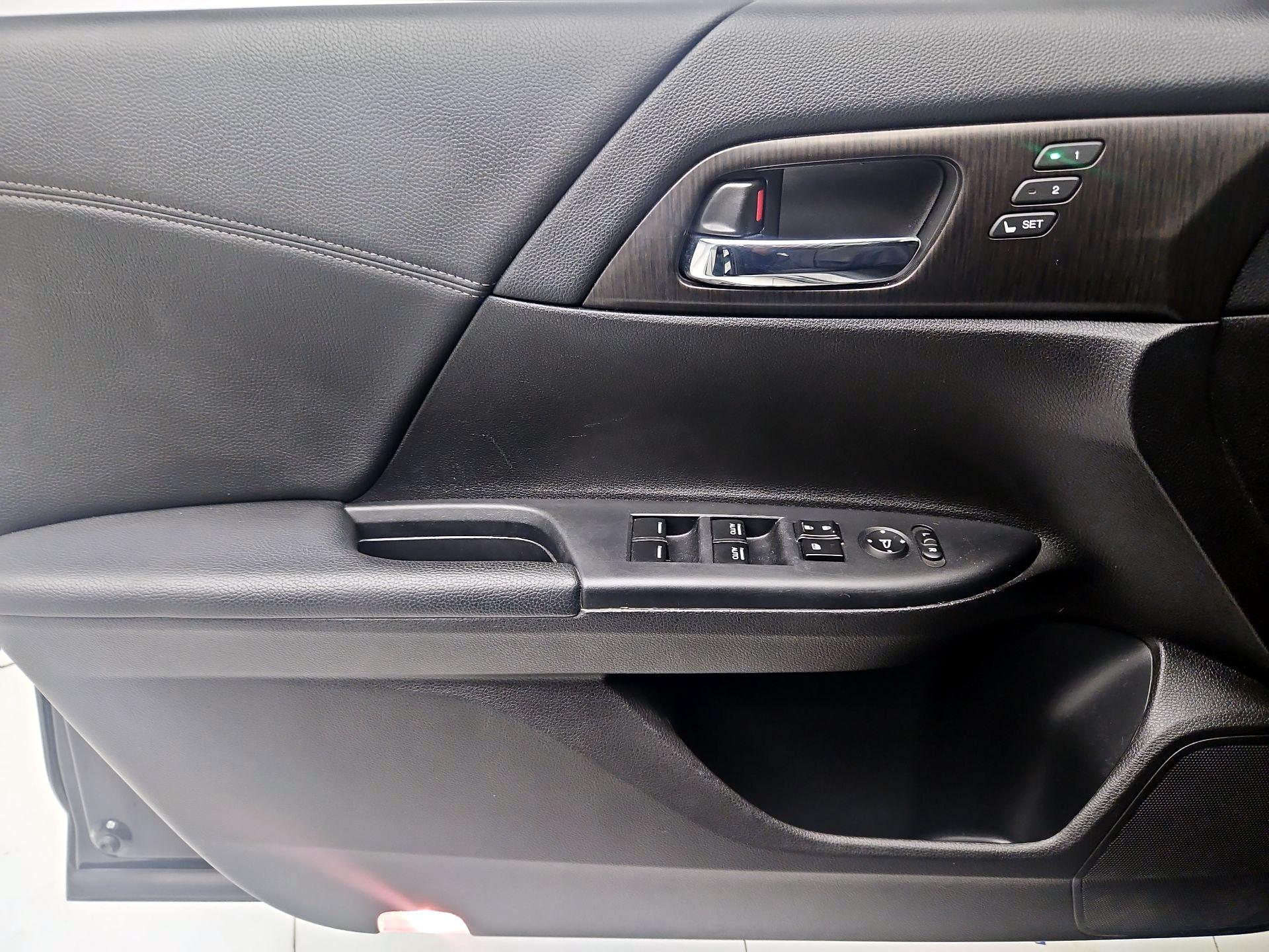 Thumbnail: 2015 Honda Accord - 12