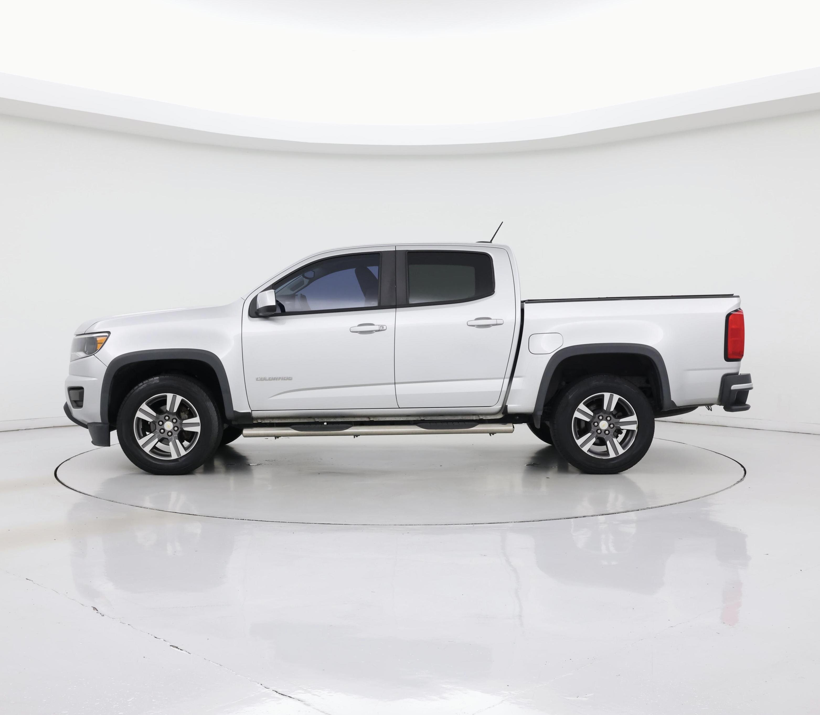 Thumbnail: 2017 Chevrolet Colorado - 3