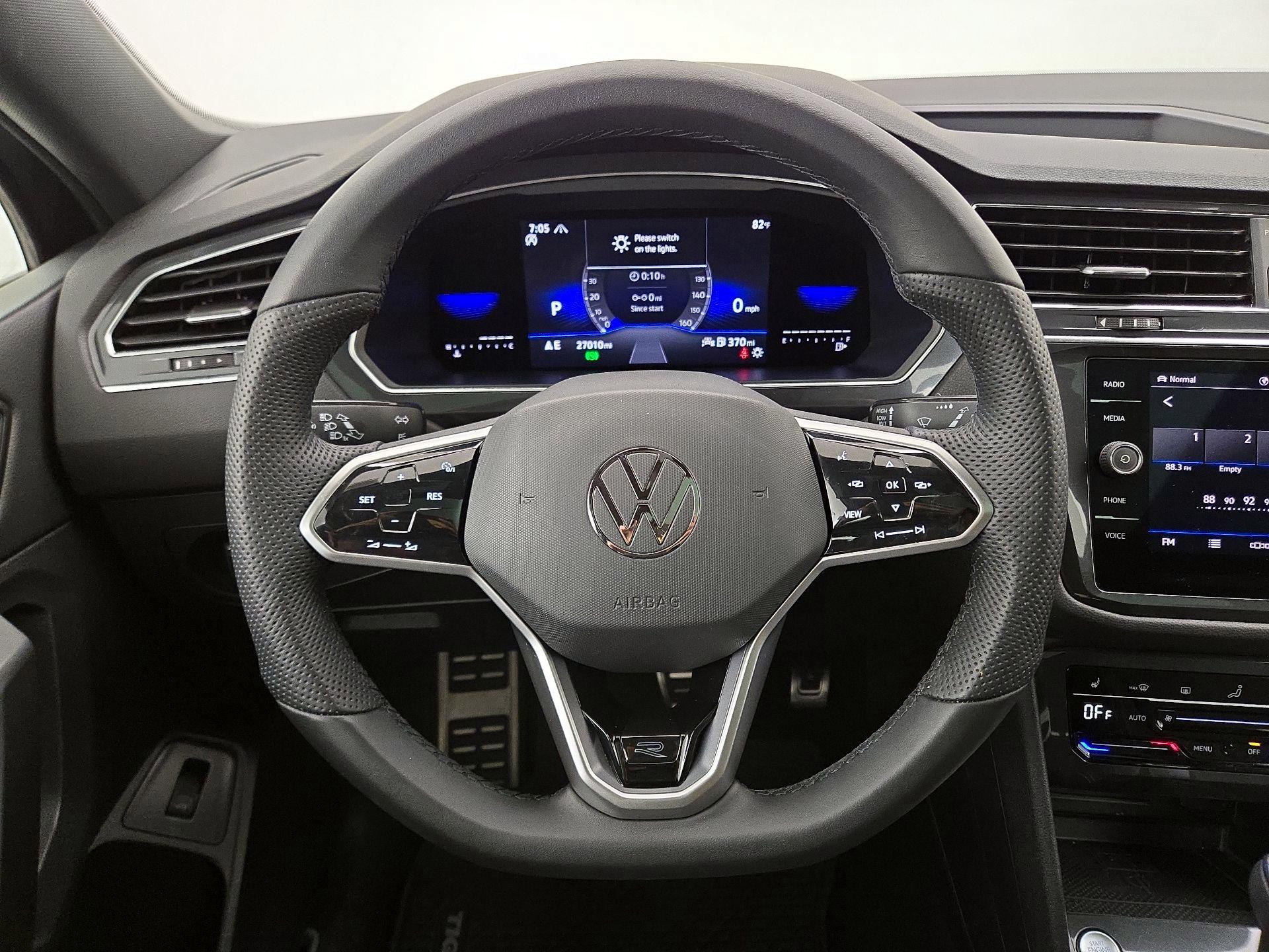Thumbnail: 2022 Volkswagen Tiguan - 10