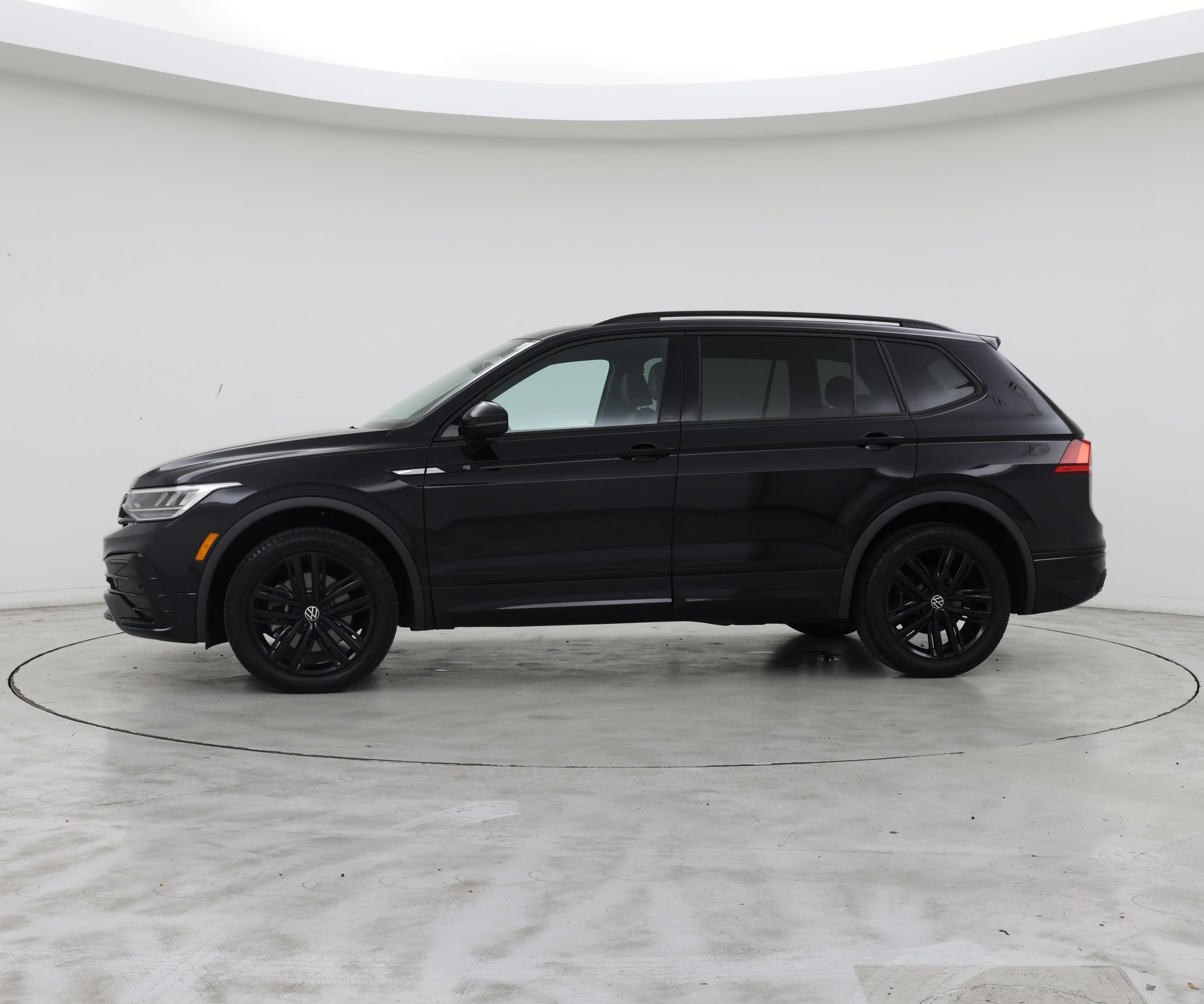 Thumbnail: 2022 Volkswagen Tiguan - 3