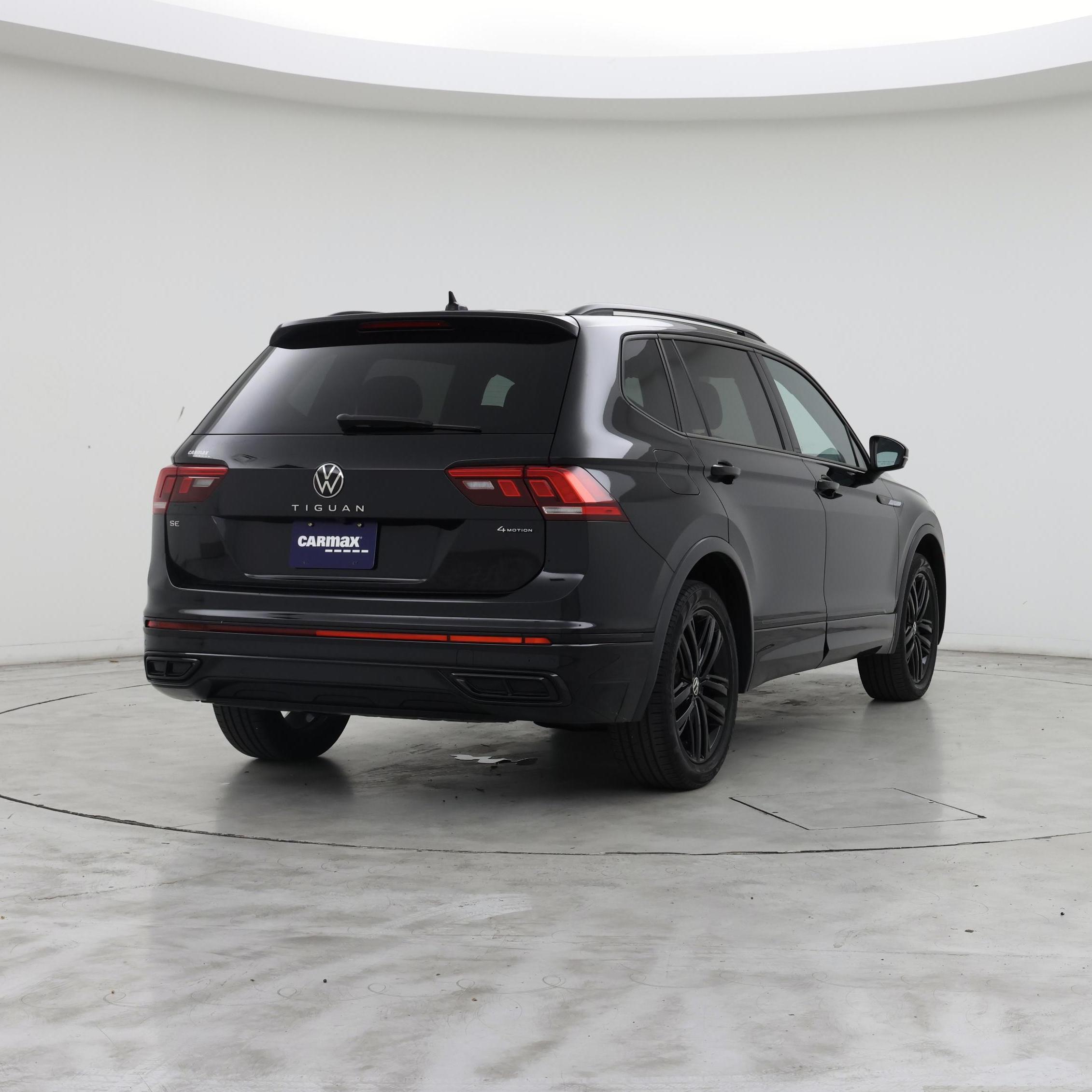 Thumbnail: 2022 Volkswagen Tiguan - 8