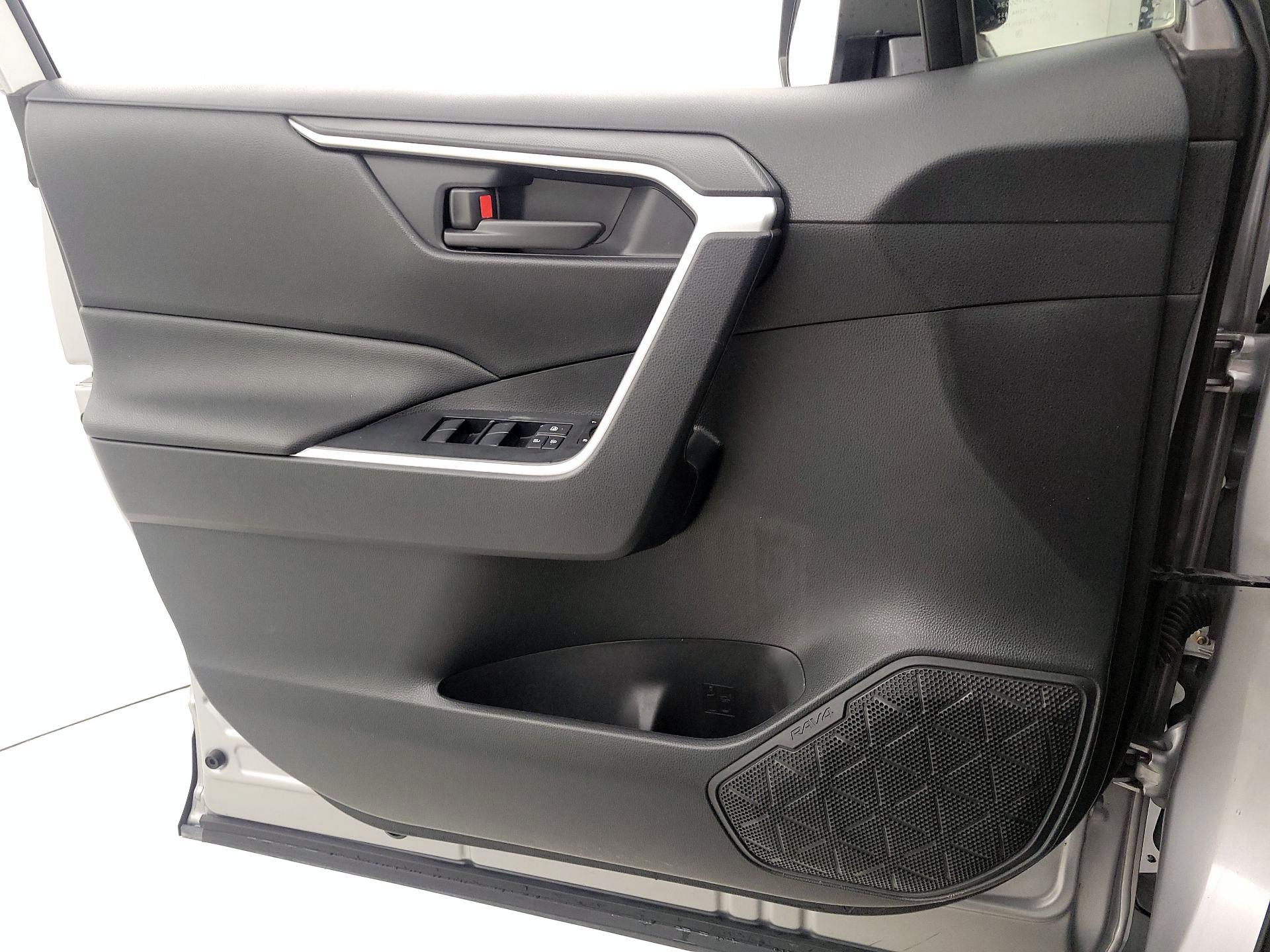 Thumbnail: 2019 Toyota RAV4 - 12