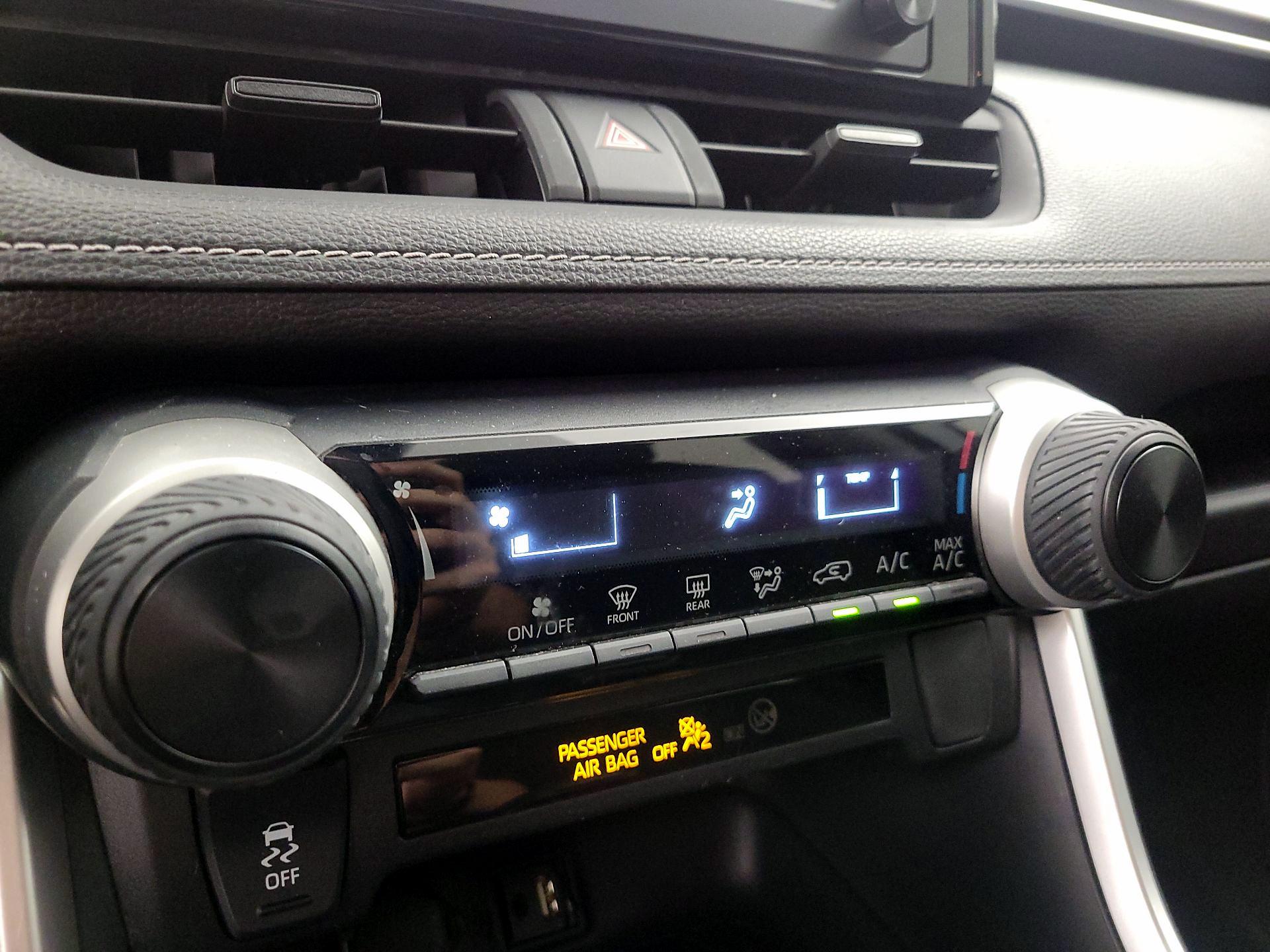 Thumbnail: 2019 Toyota RAV4 - 16