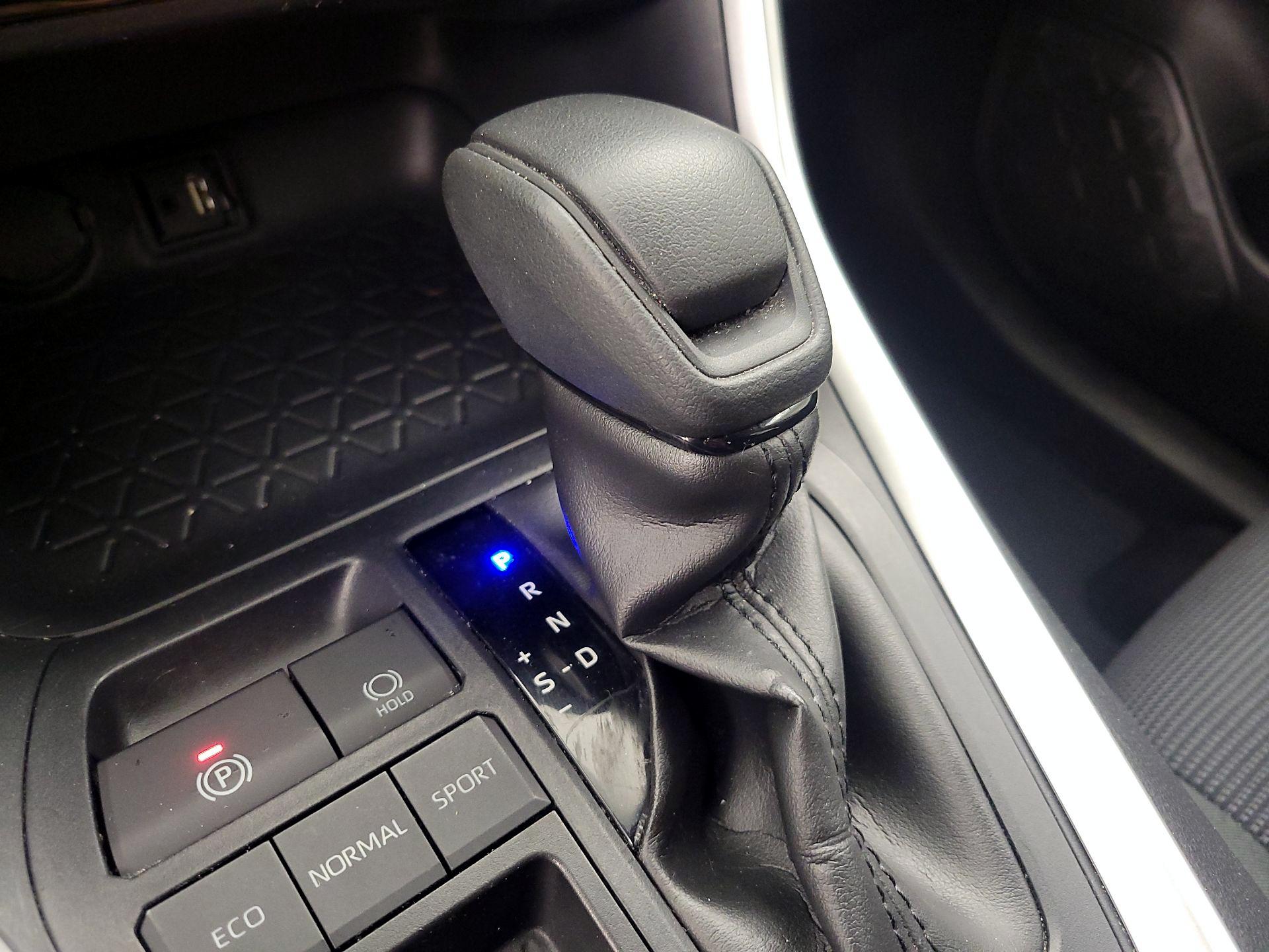 Thumbnail: 2019 Toyota RAV4 - 17