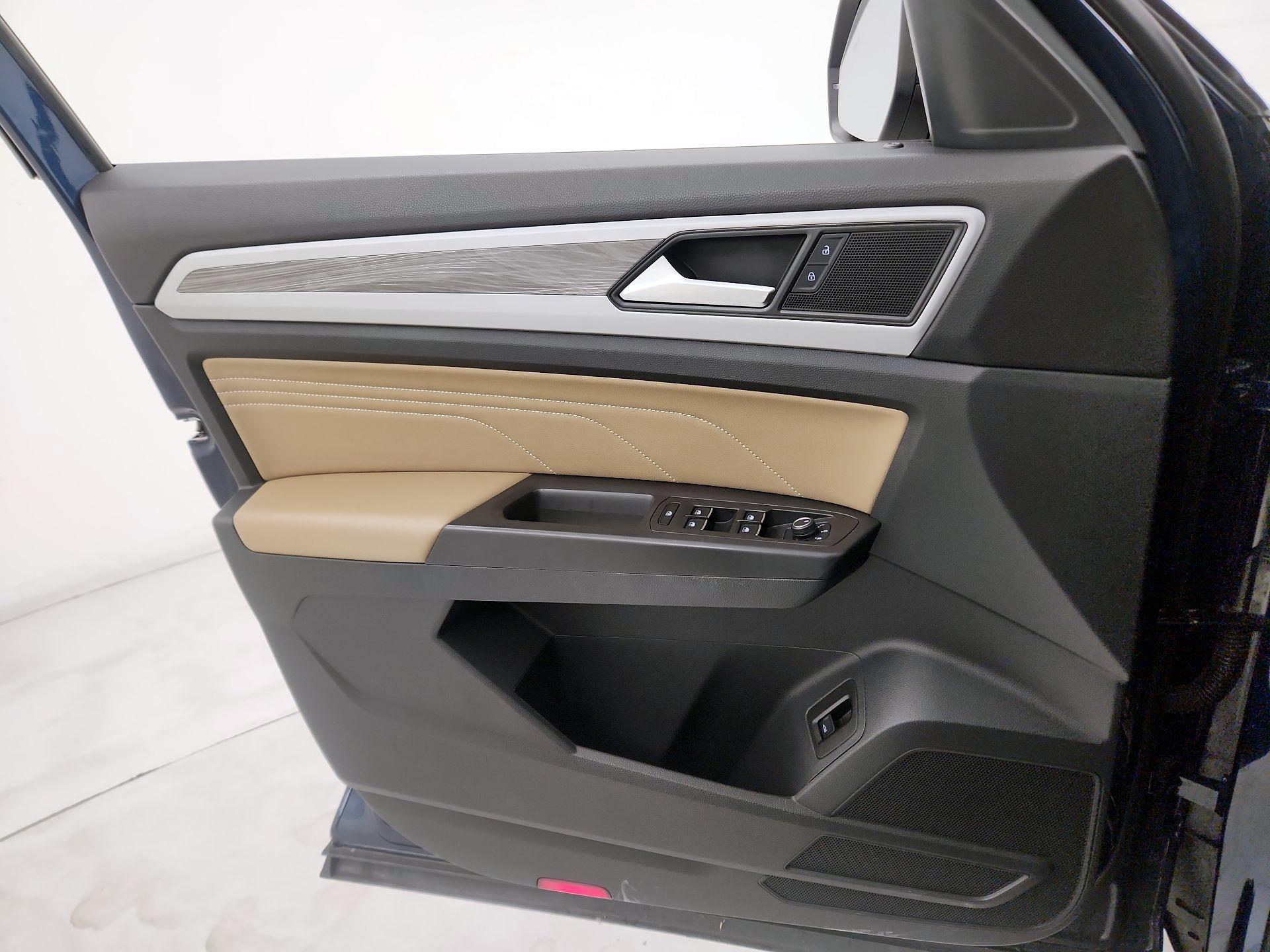 Thumbnail: 2022 Volkswagen Atlas - 12