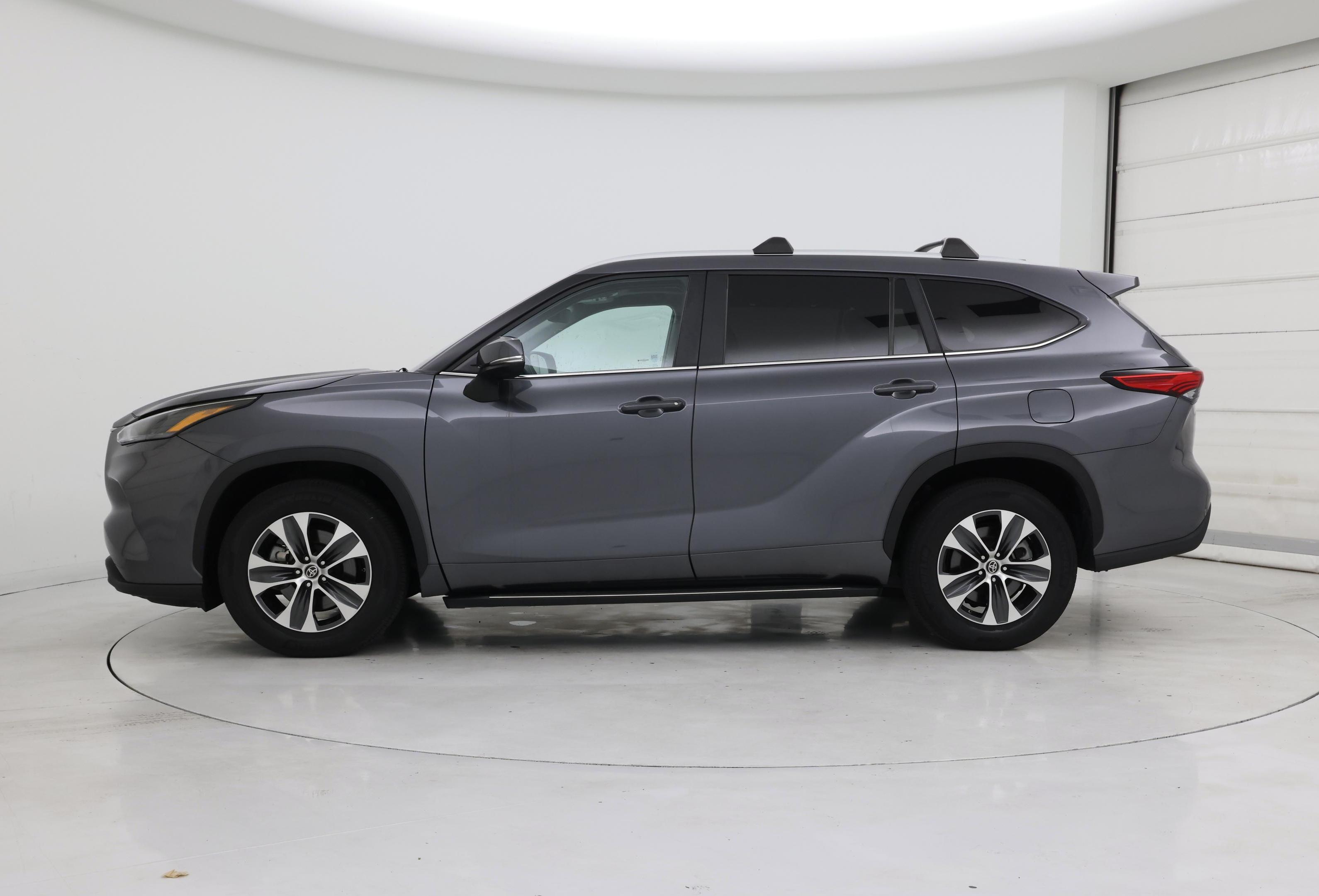 Thumbnail: 2023 Toyota Highlander - 3