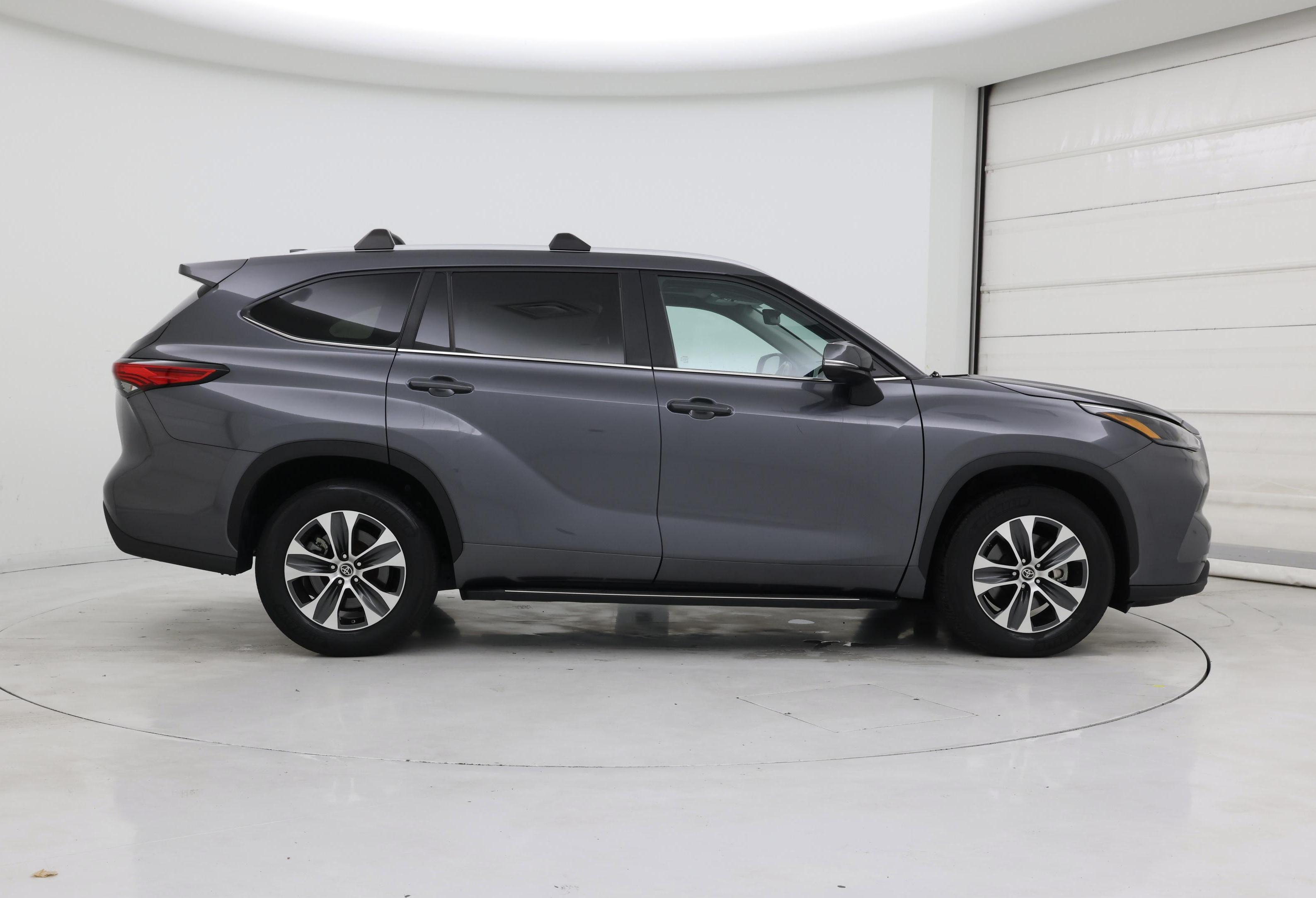 Thumbnail: 2023 Toyota Highlander - 7