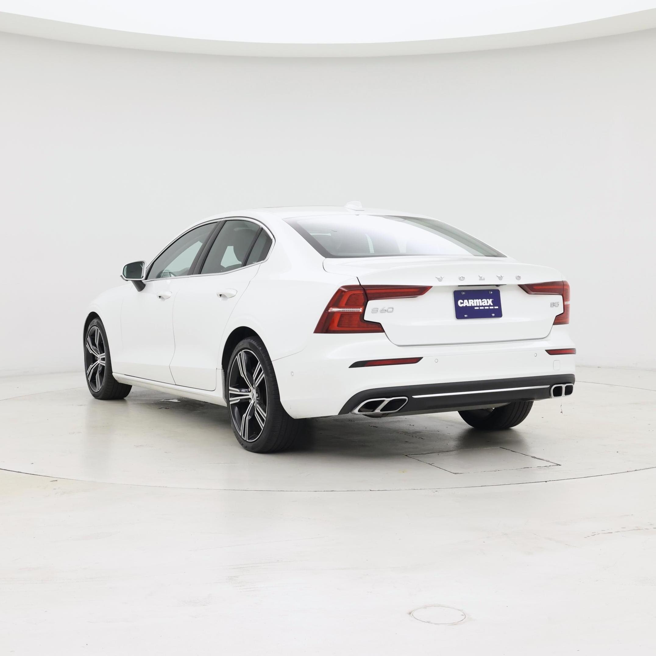 Thumbnail: 2022 Volvo S60 - 2
