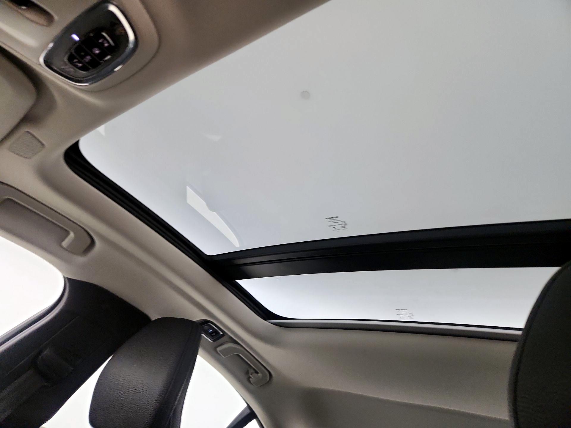 Thumbnail: 2022 Volvo S60 - 19