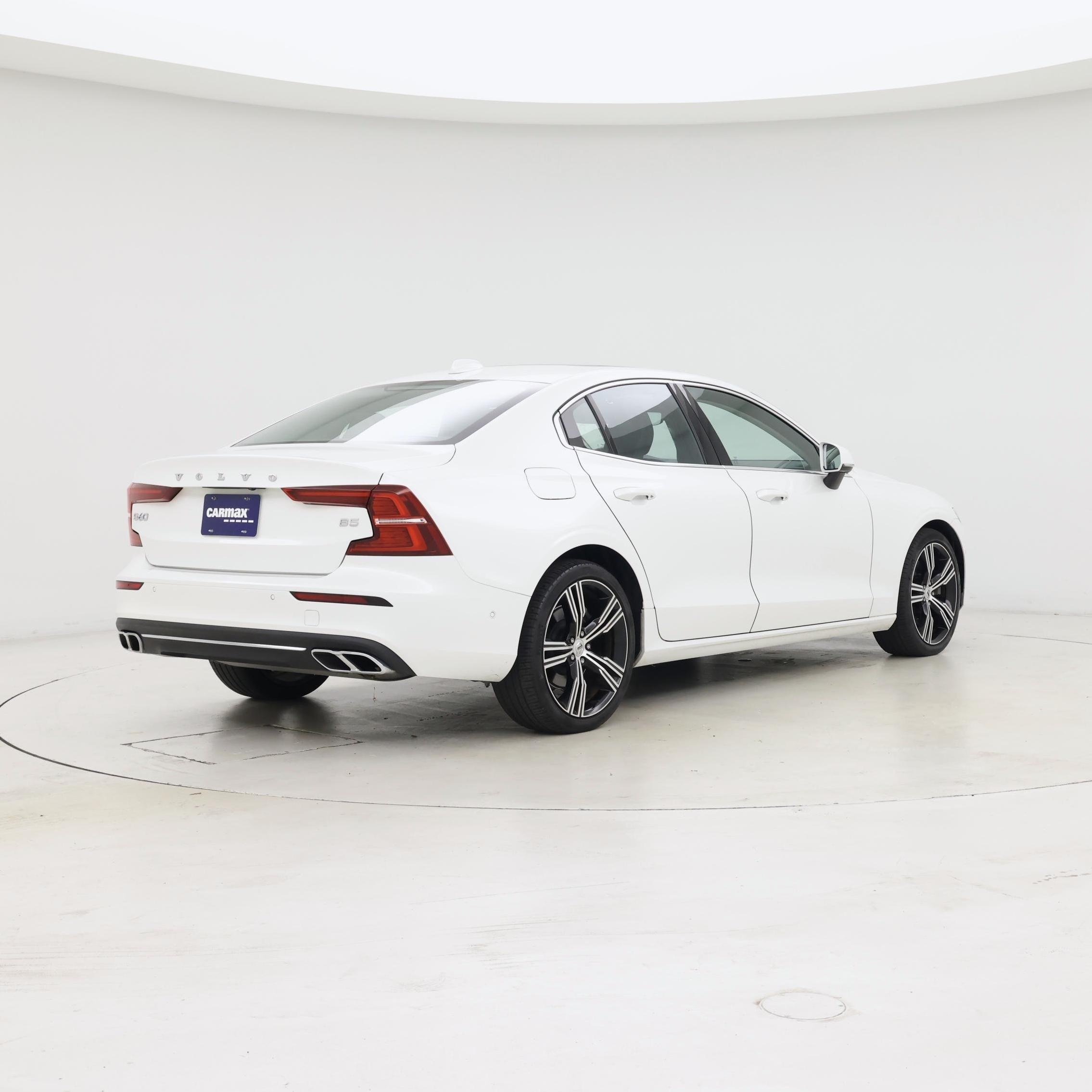 Thumbnail: 2022 Volvo S60 - 8