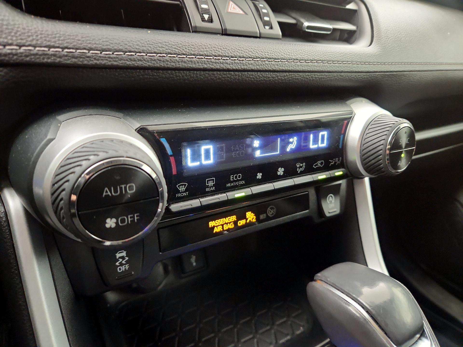 Thumbnail: 2020 Toyota RAV4 - 16