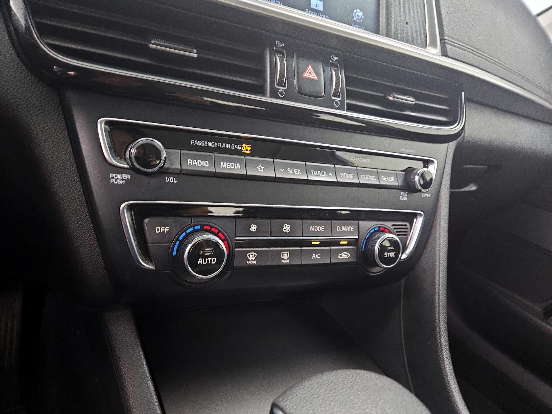 Thumbnail: 2019 Kia Optima - 16