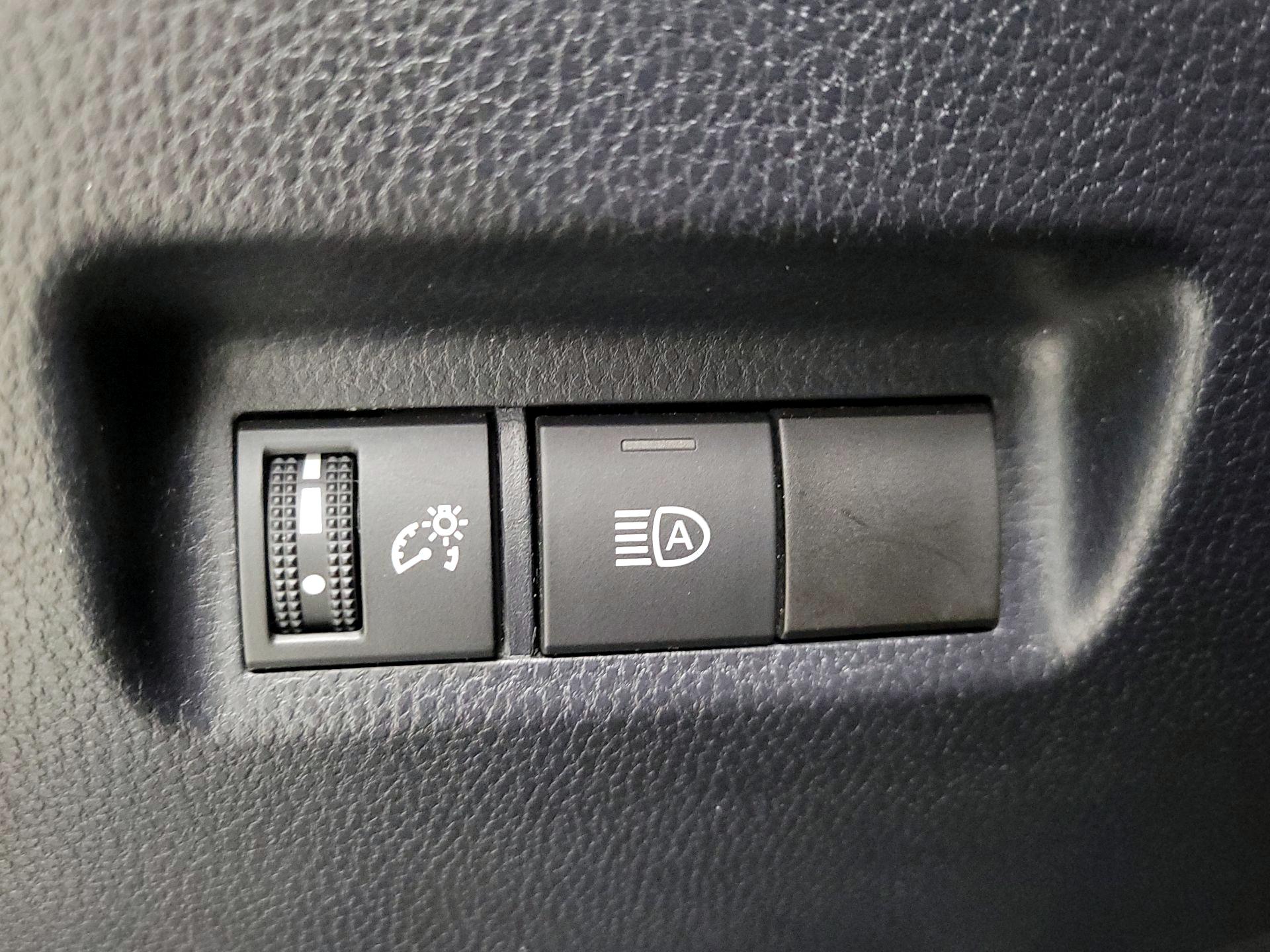 Thumbnail: 2020 Toyota RAV4 - 11