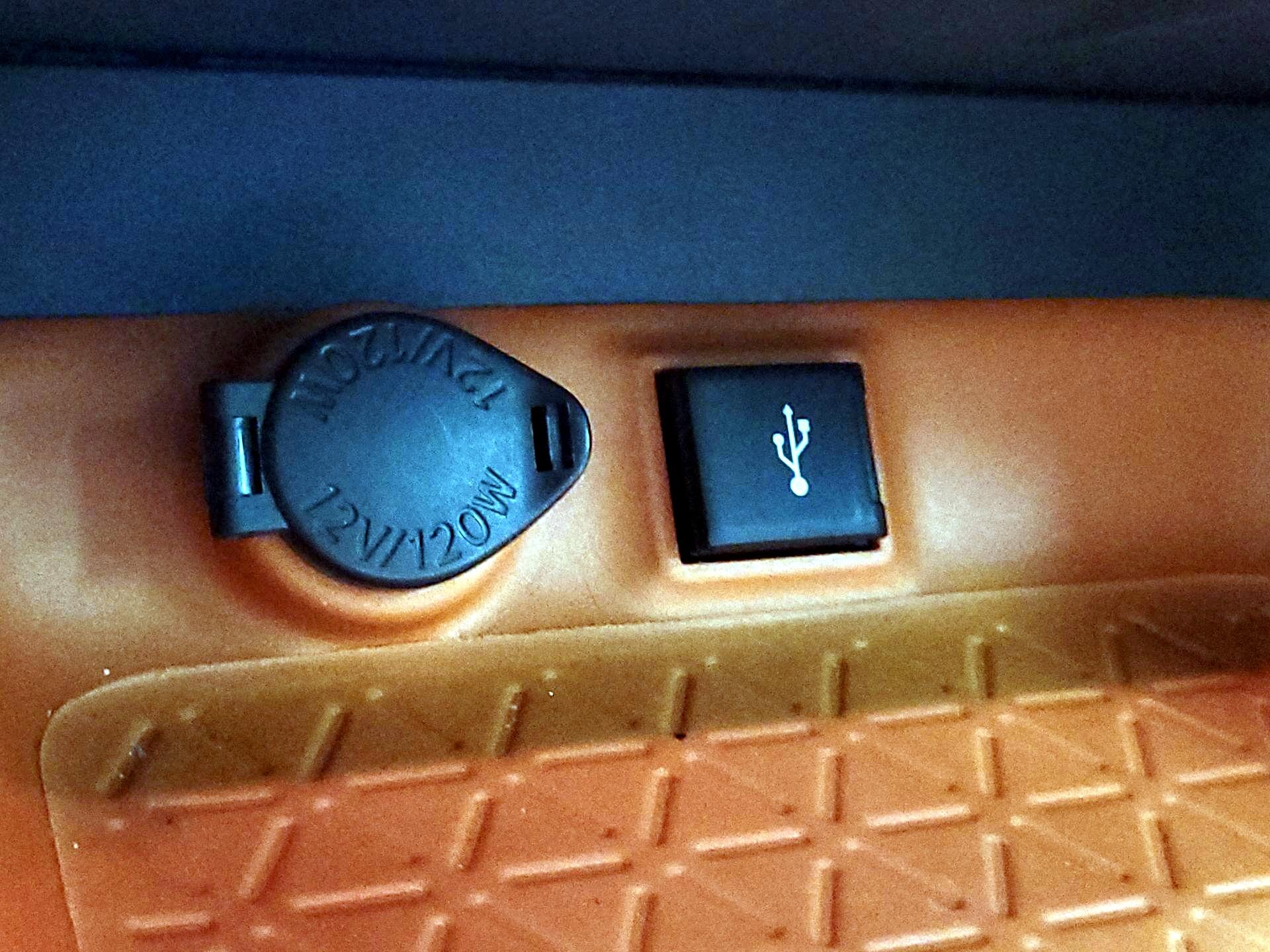 Thumbnail: 2020 Toyota RAV4 - 16