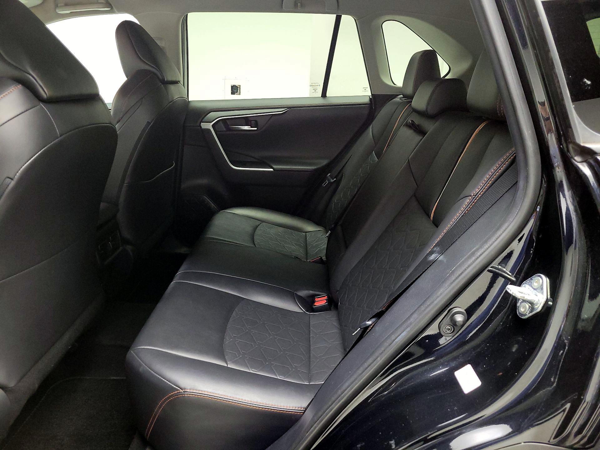 Thumbnail: 2020 Toyota RAV4 - 17