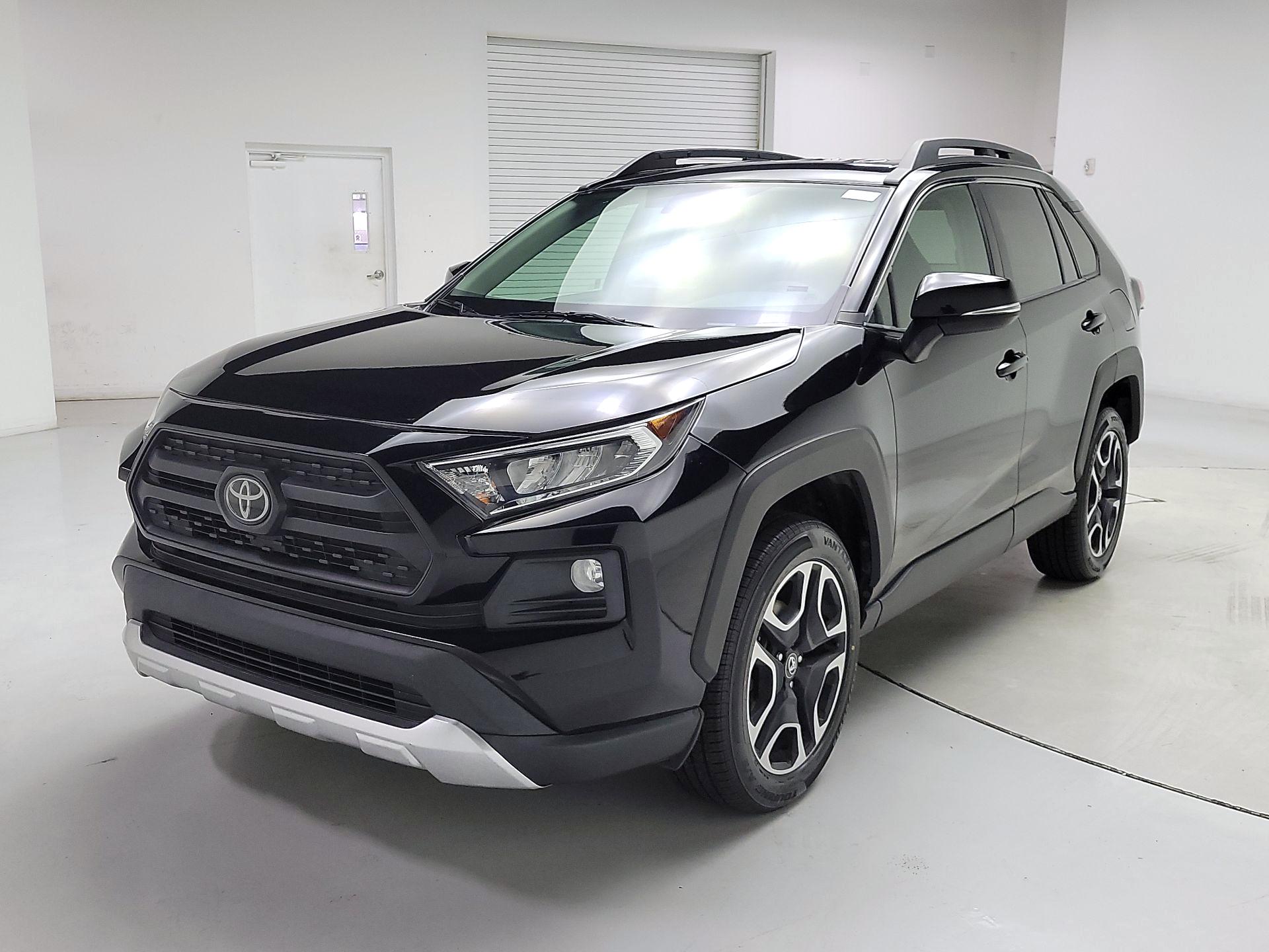 Thumbnail: 2020 Toyota RAV4 - 3