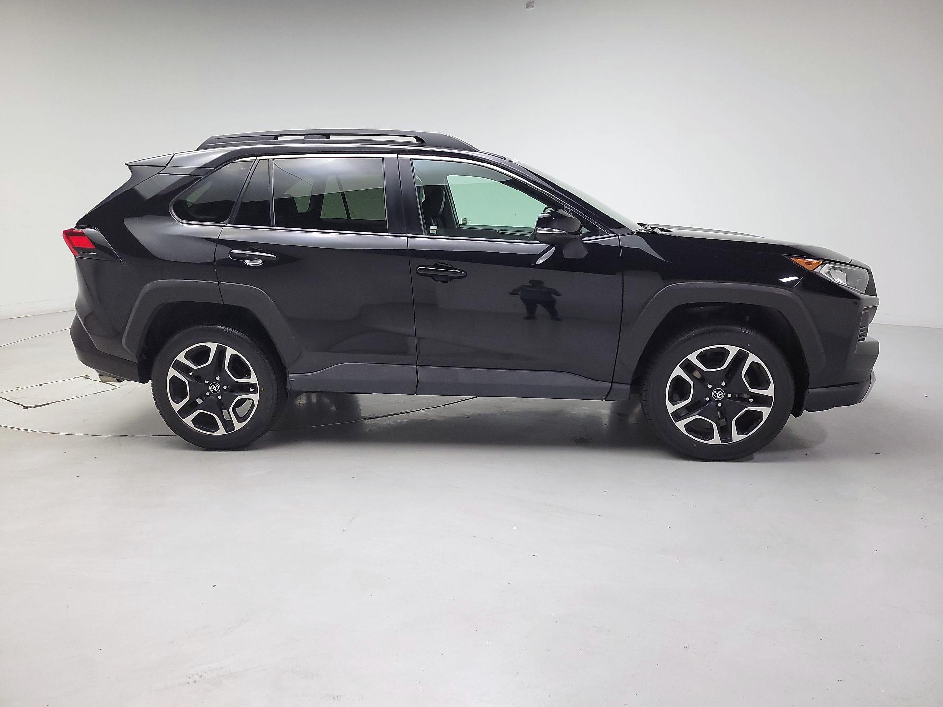 Thumbnail: 2020 Toyota RAV4 - 4
