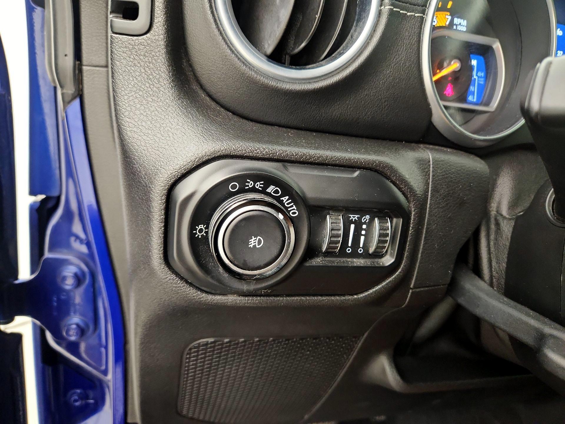 Thumbnail: 2018 Jeep Wrangler - 13