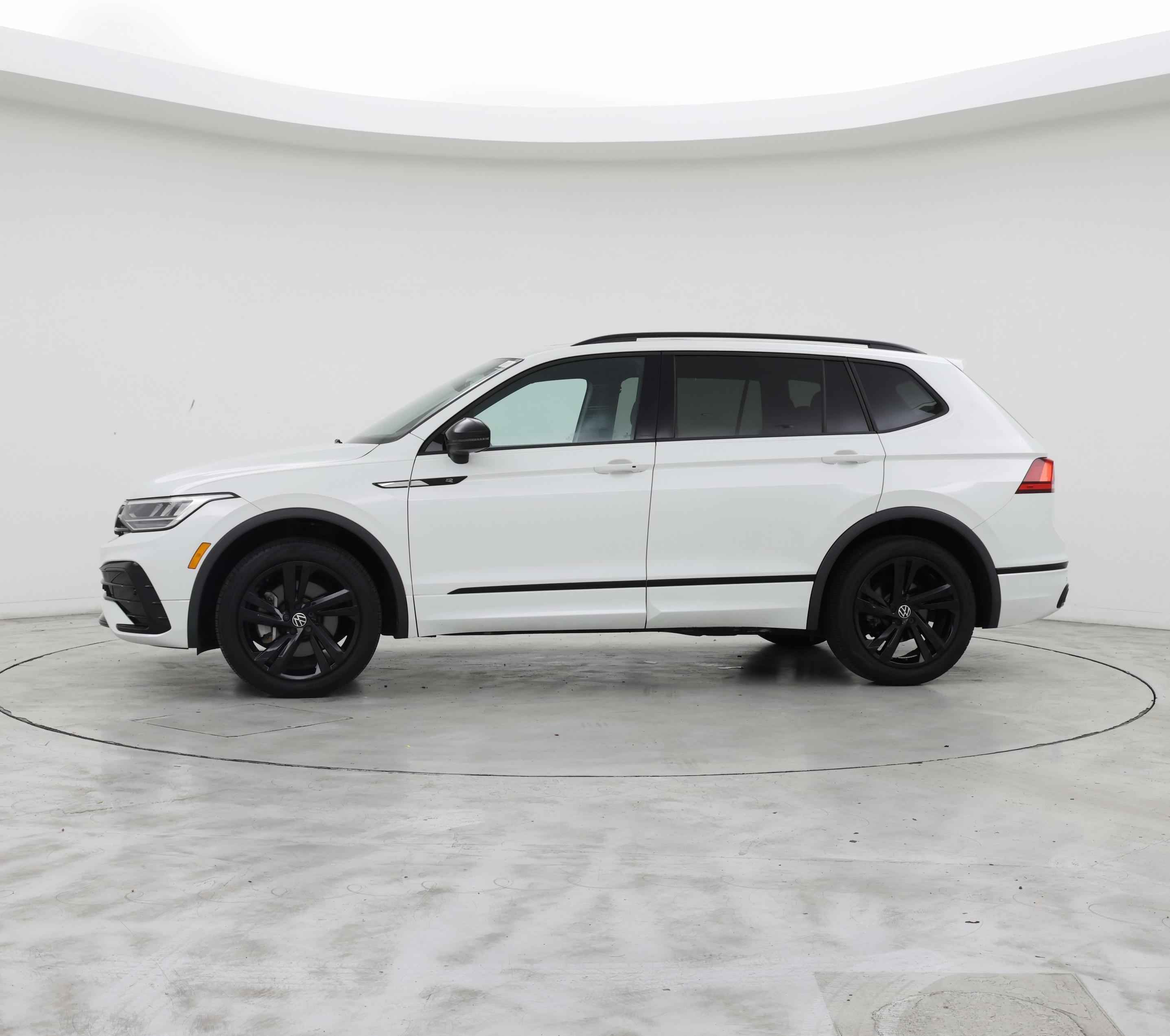 Thumbnail: 2023 Volkswagen Tiguan - 3