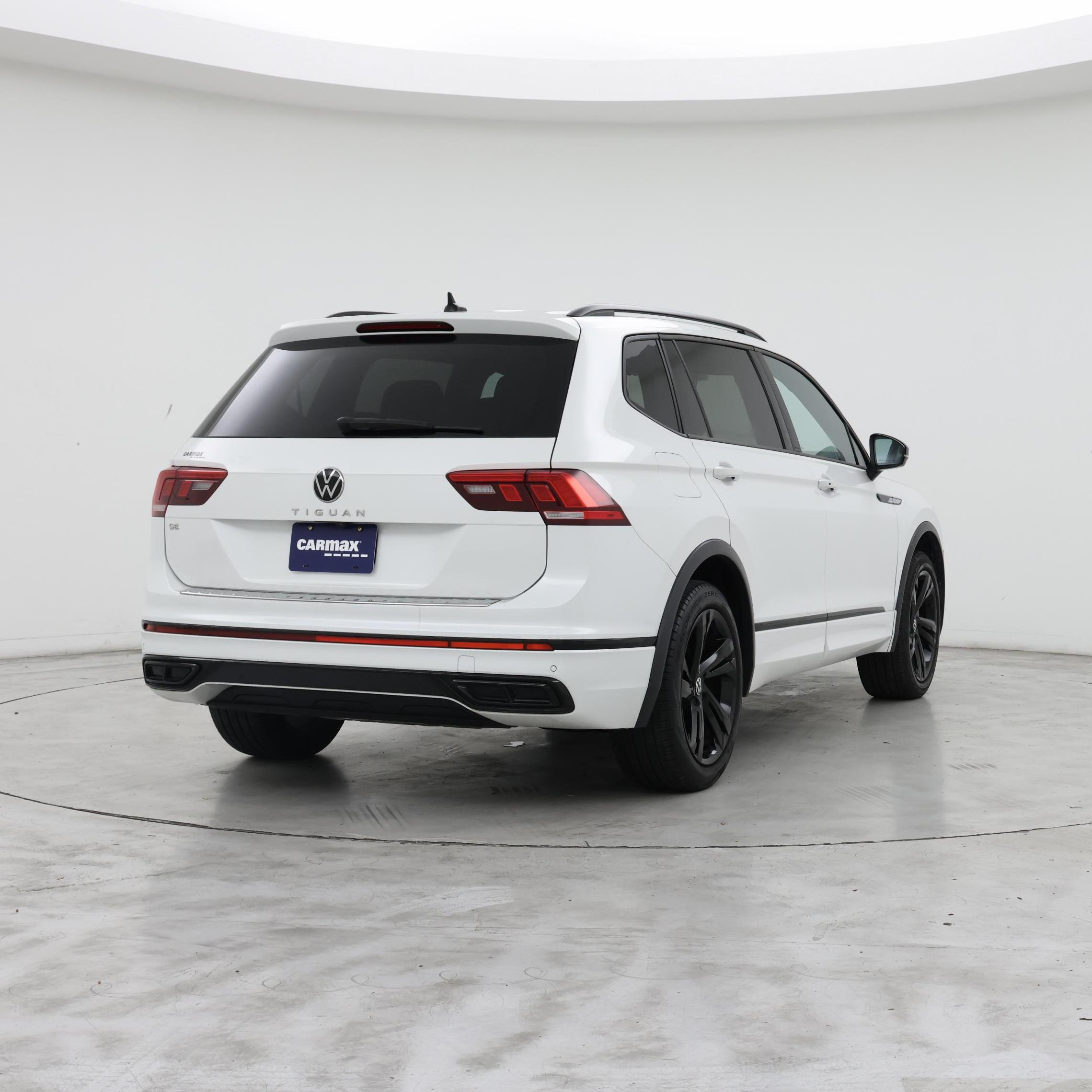 Thumbnail: 2023 Volkswagen Tiguan - 8