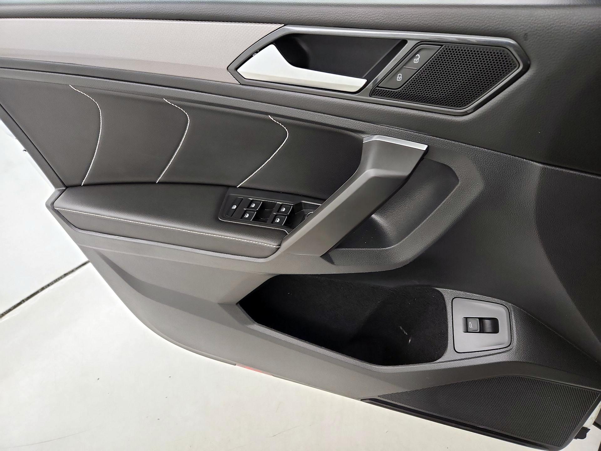 Thumbnail: 2022 Volkswagen Tiguan - 12