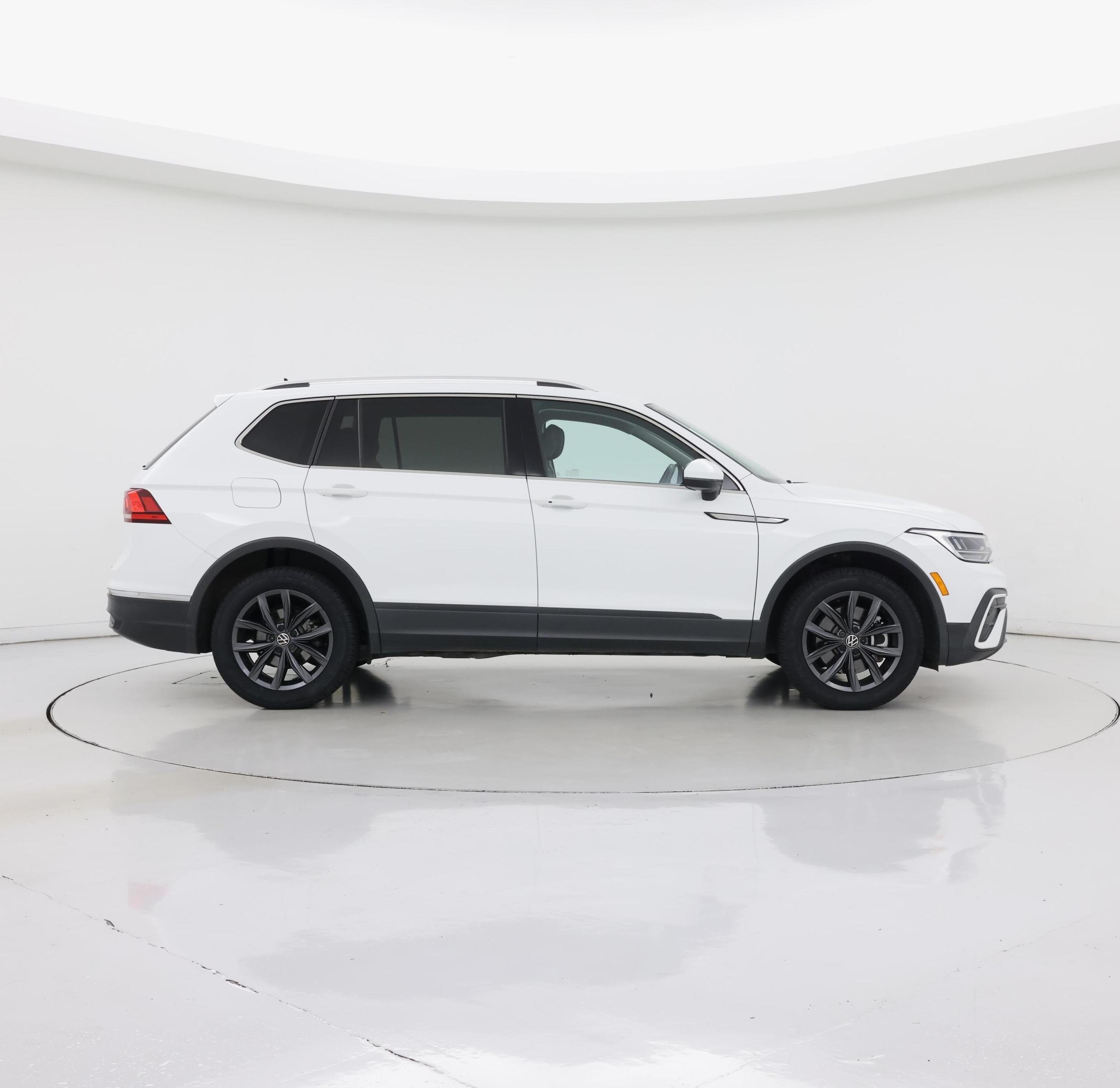 Thumbnail: 2022 Volkswagen Tiguan - 7