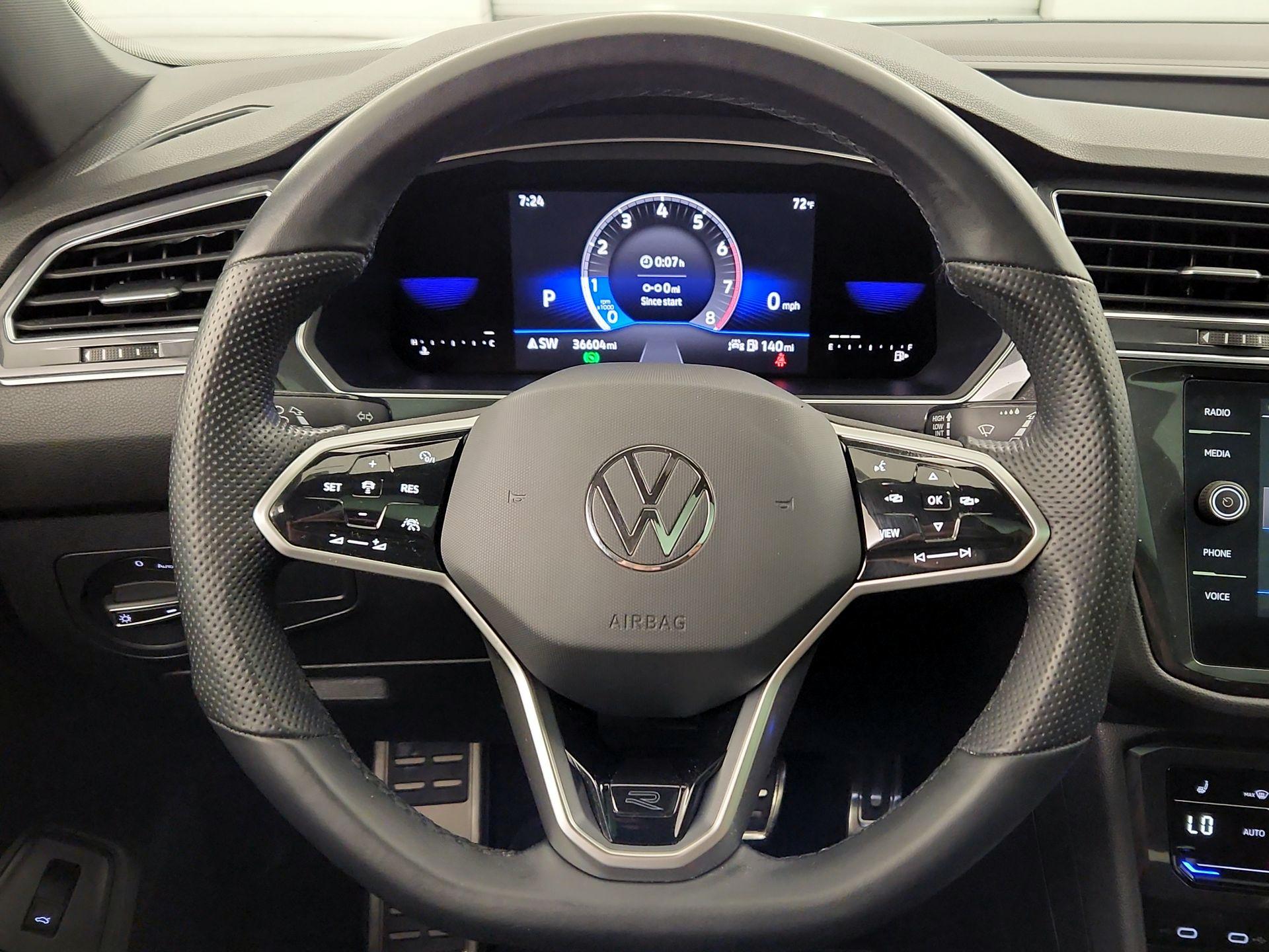 Thumbnail: 2022 Volkswagen Tiguan - 10