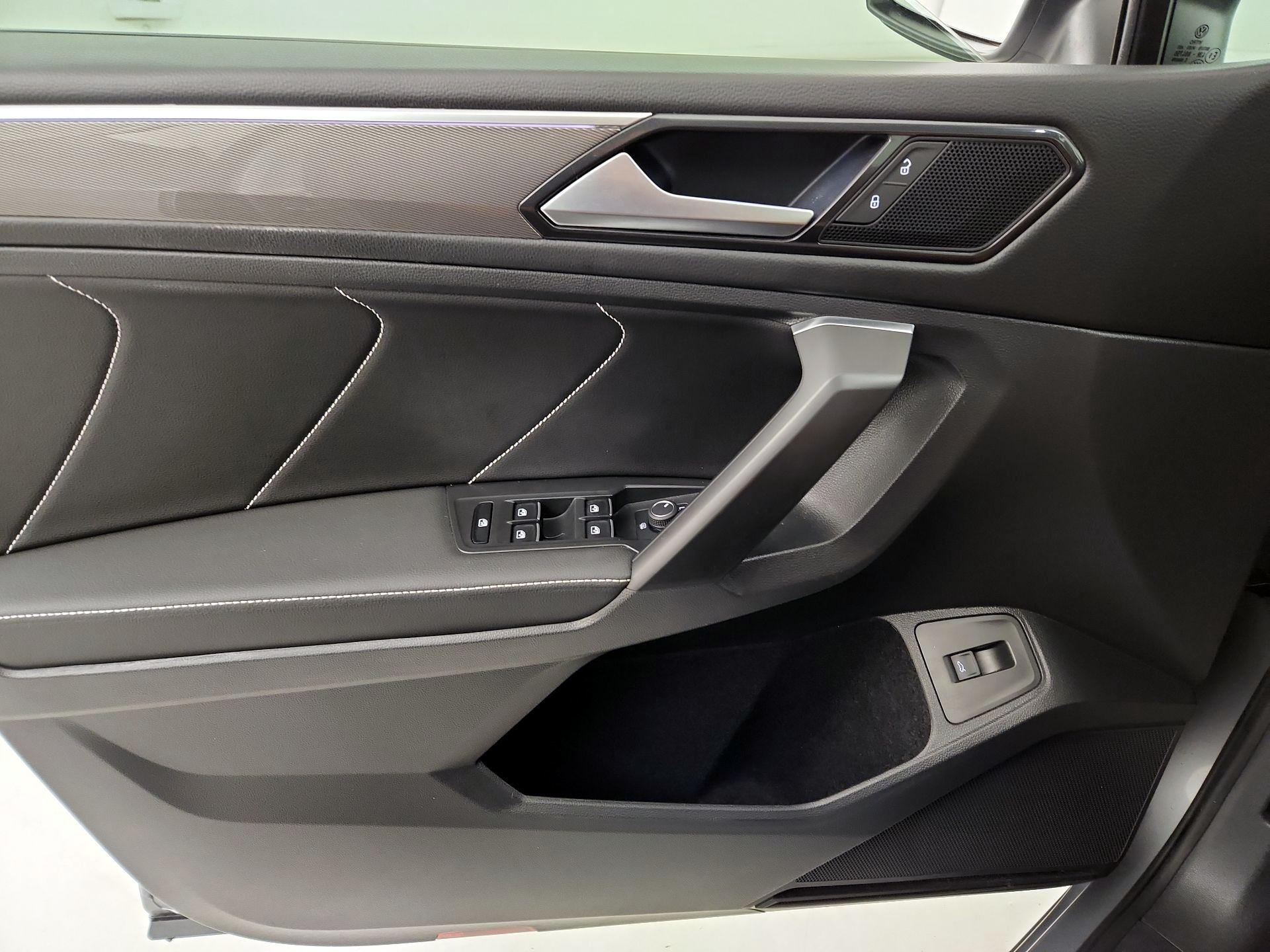 Thumbnail: 2022 Volkswagen Tiguan - 12