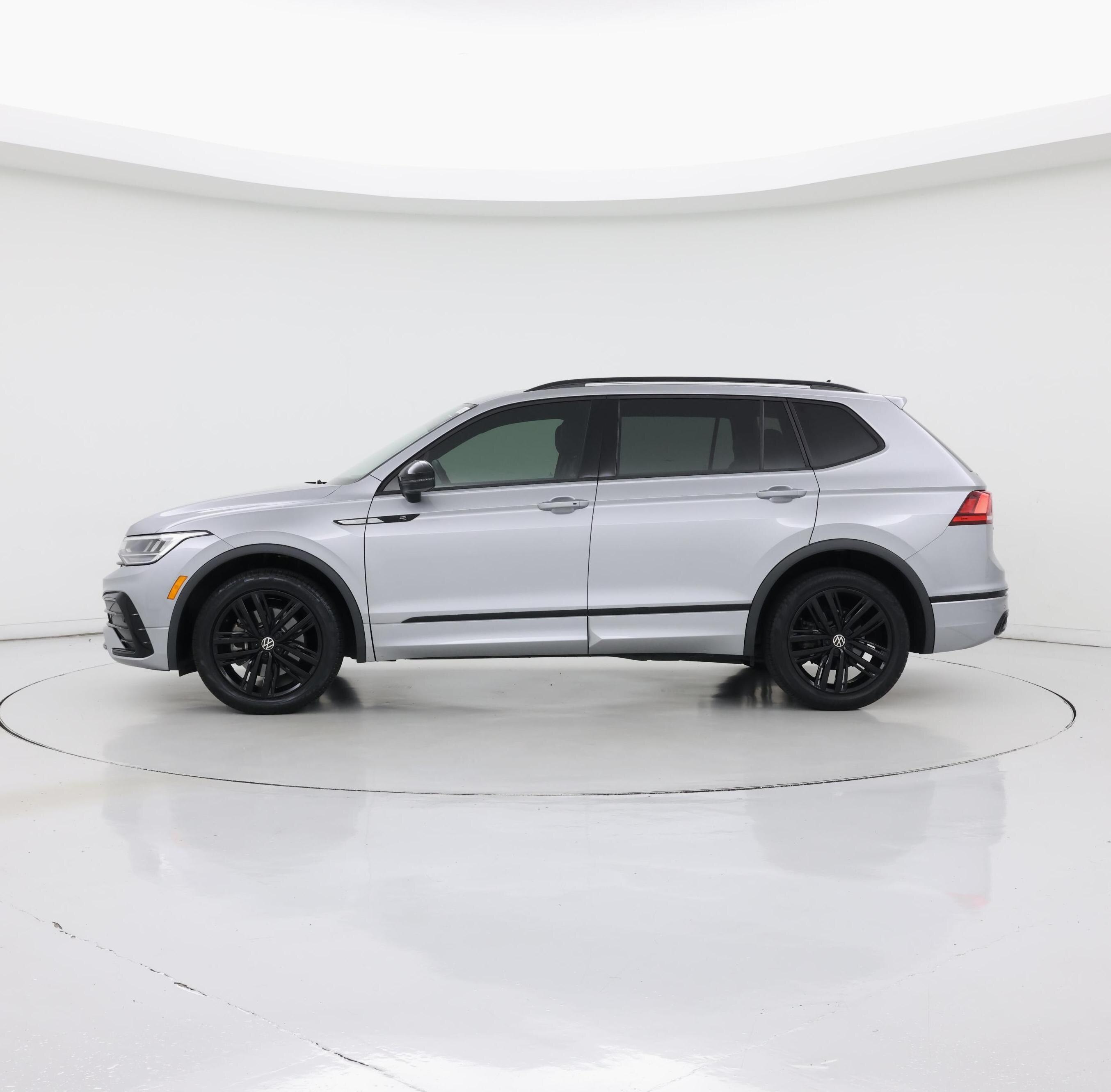 Thumbnail: 2022 Volkswagen Tiguan - 3